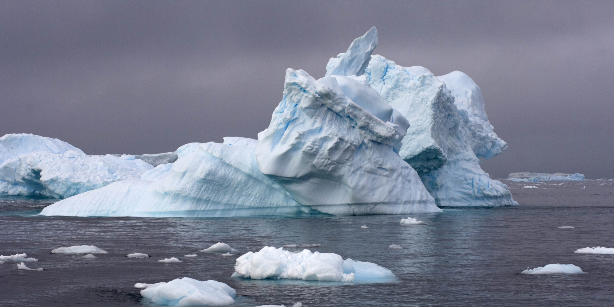 Как пишется ледовитый океан. Южный океан айсберги. Антарктида Южный океан. Южный Ледовитый океан. Айсберг океан Антарктика океан.