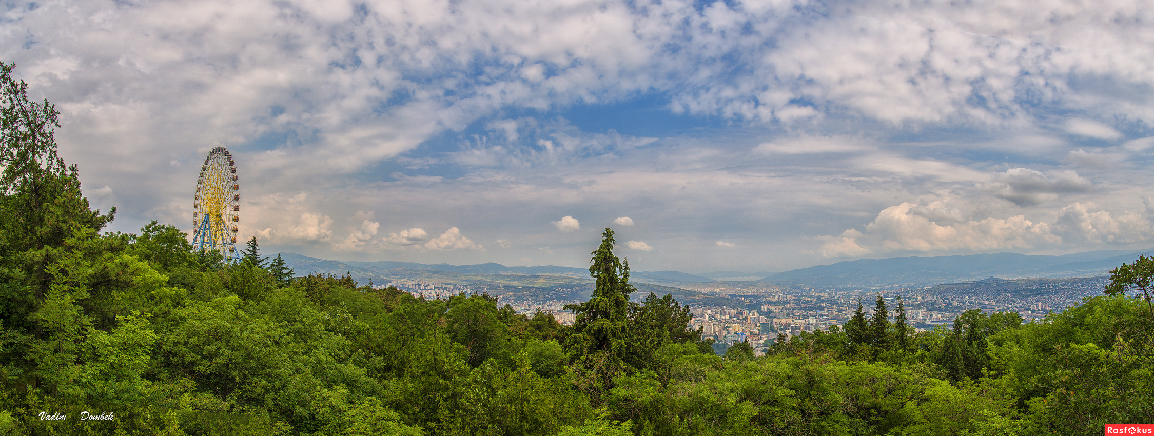 Панорамный вид на Тбилиси Мтацминда