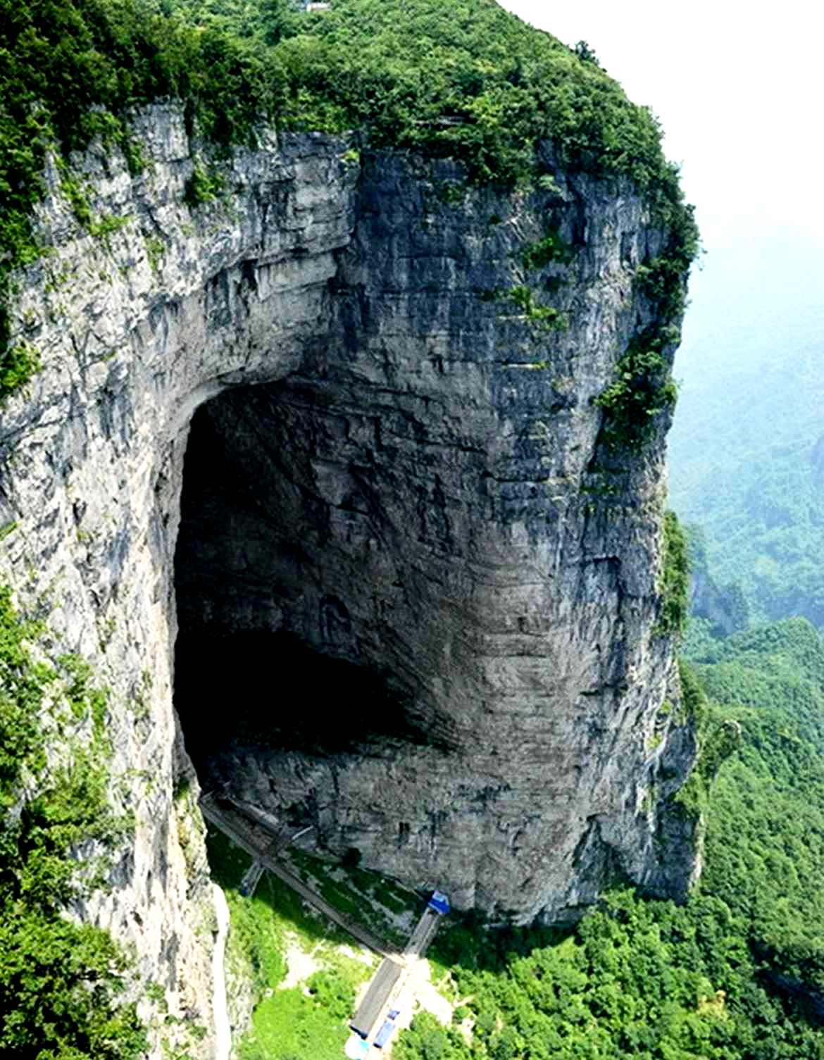 Гора тяньмэнь в китае