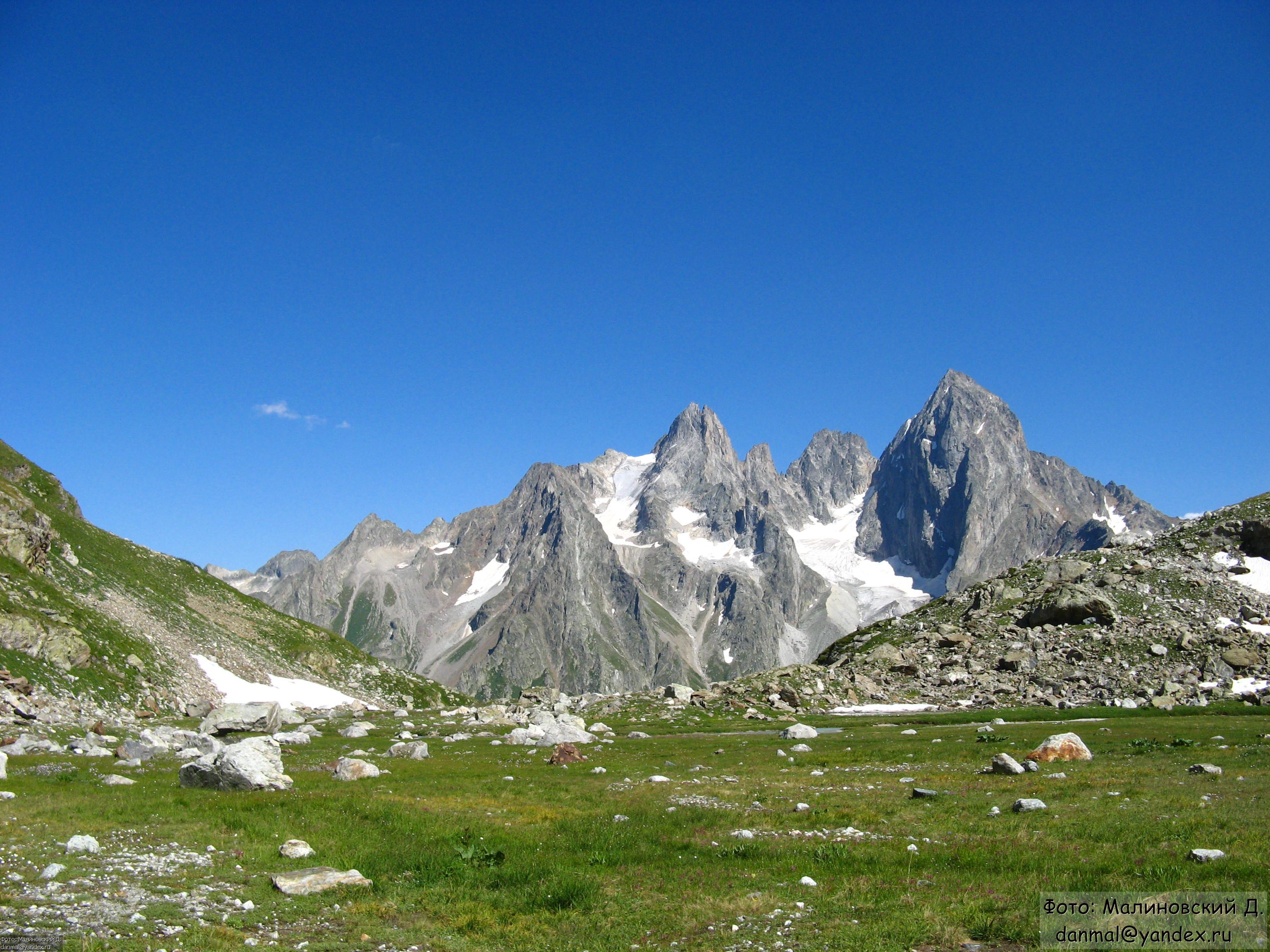 Скалистые пики горного Кавказа