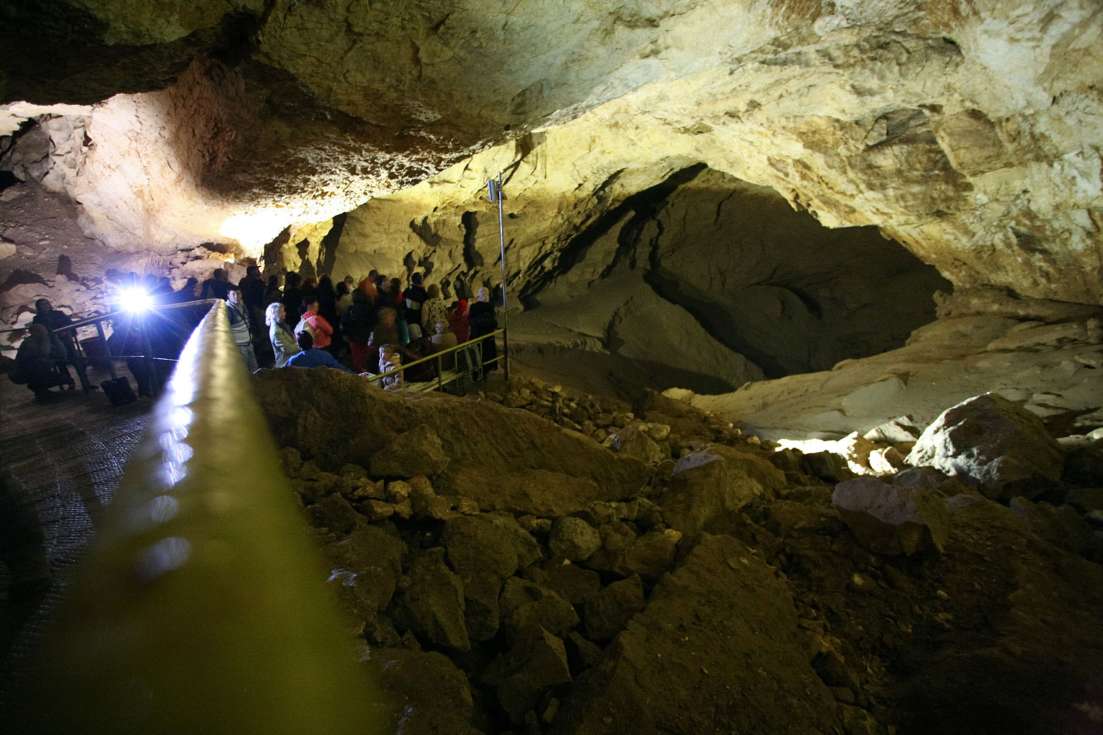 Зал Нарта Новоафонская пещера