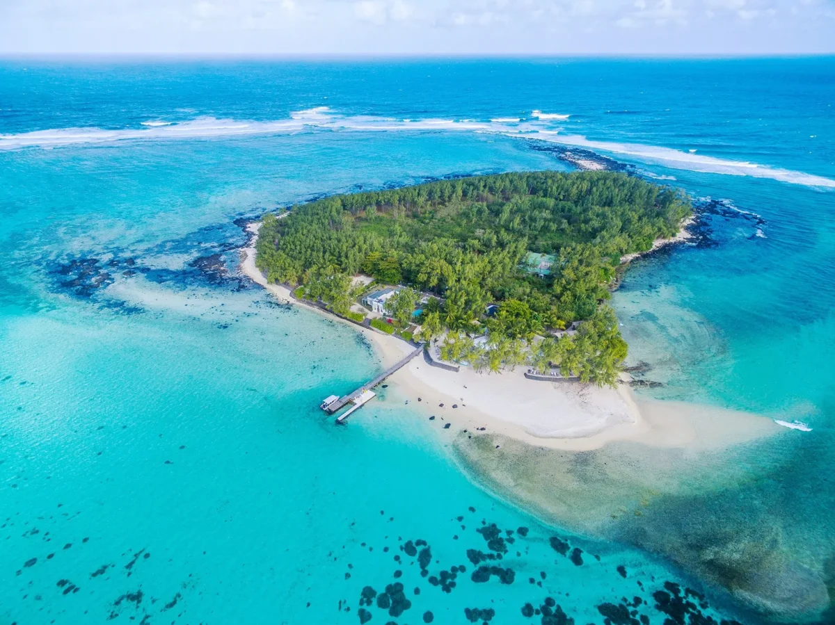 Сколько жителей в острове. Кокосовый остров Коста-Рика. Национальный парк Кокос Айленд. Остров Мауритиус Мальдивы. Кокосовые острова в индийском океане.