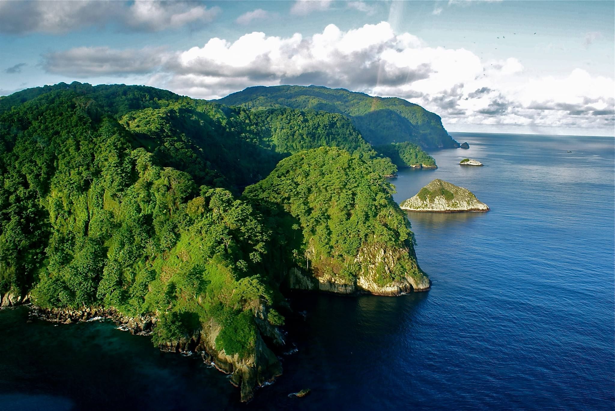 Острова мен. Национальный парк острова Кокос Коста-Рика. Национальный парк остров Кокос. О Кокос Коста Рика. Остров Исла-дель-Коко.