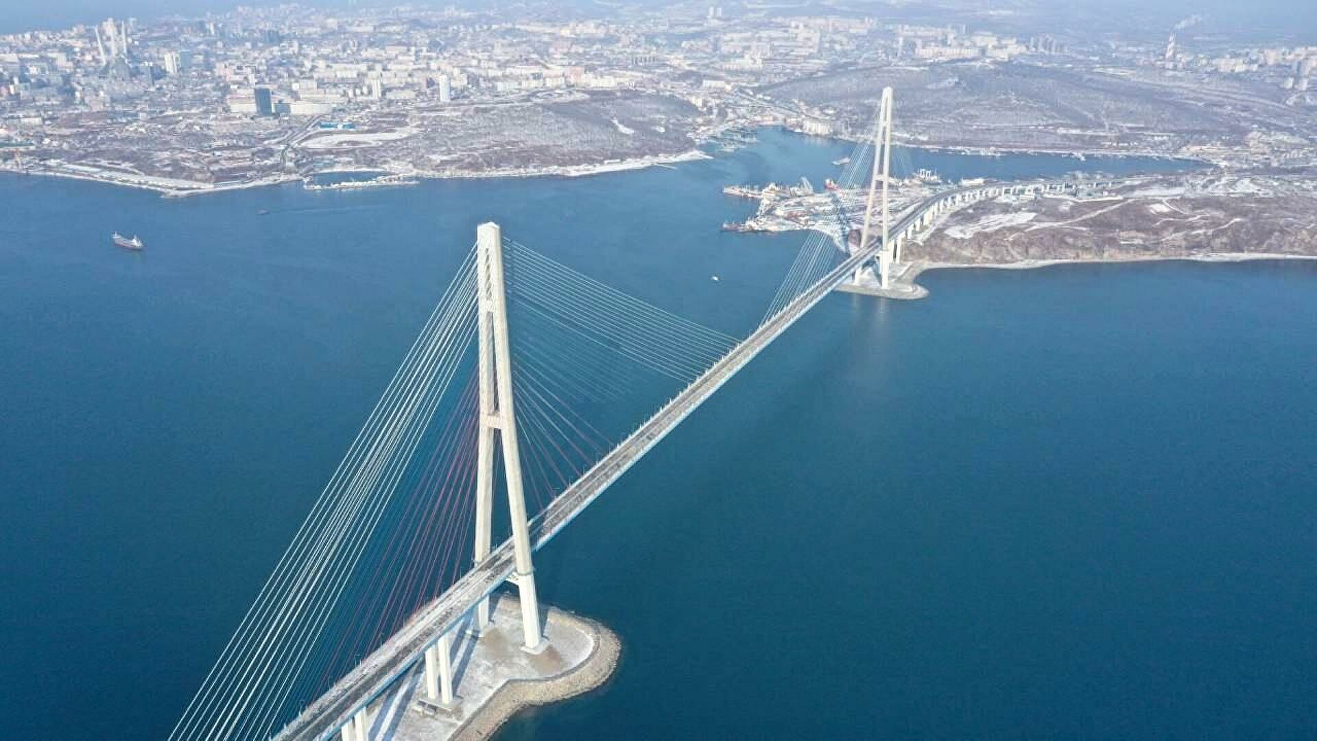 Мост во Владивостоке на остров