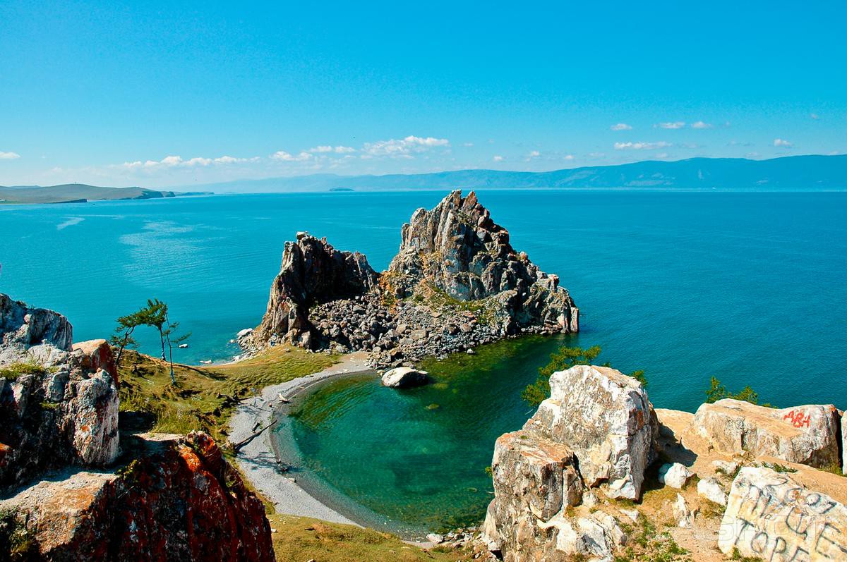 Озеро байкал отдых цены лето. Ольхон Байкал. Озеро Ольхон на Байкале. Байкал Ольхон лето. Байкальский остров Ольхон.