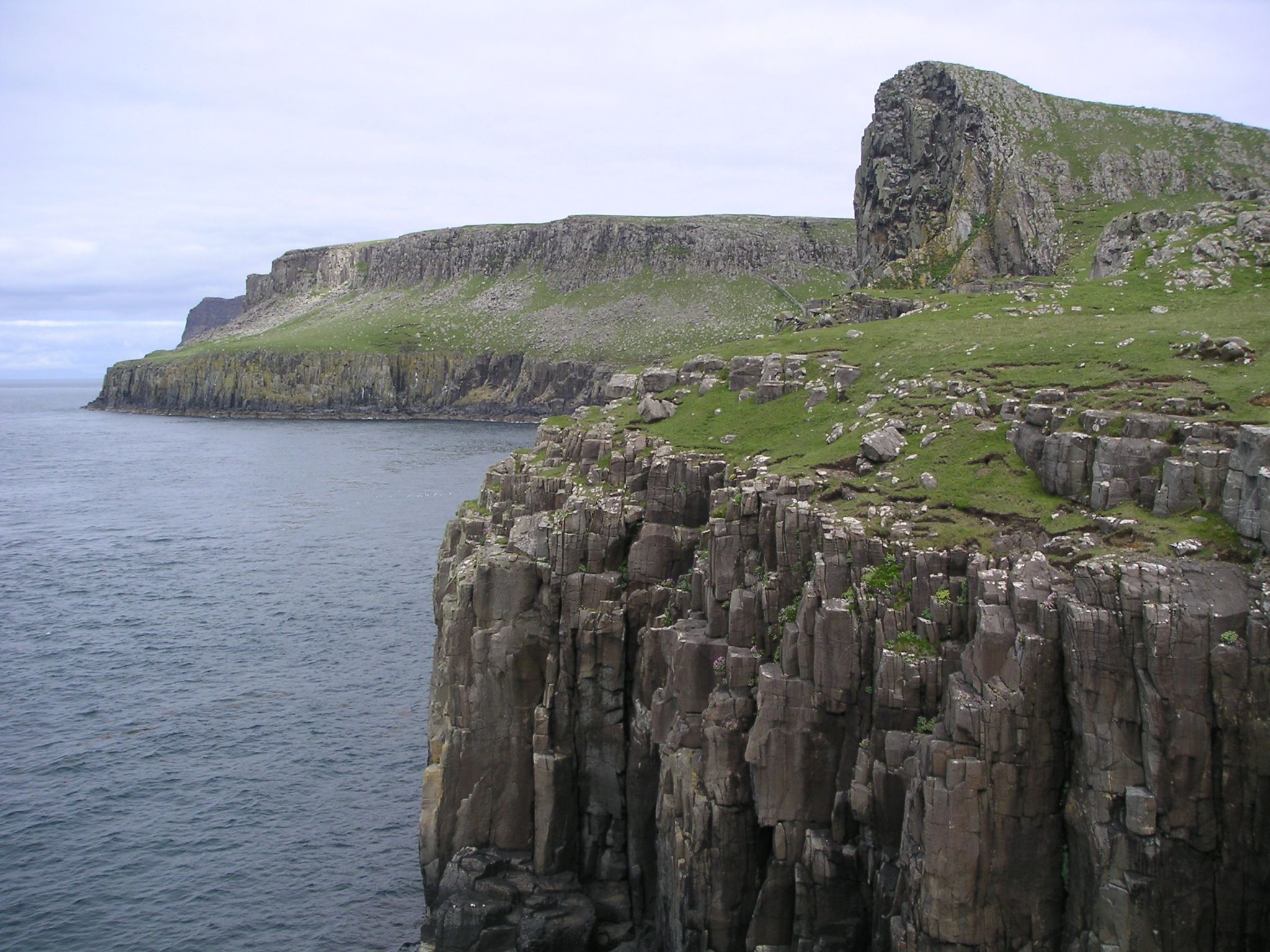 Остров суровой. Гебридские острова Шотландия. Гебриды острова Шотландия. Внешние Гебриды Шотландия. Остров руна Гебридские острова.