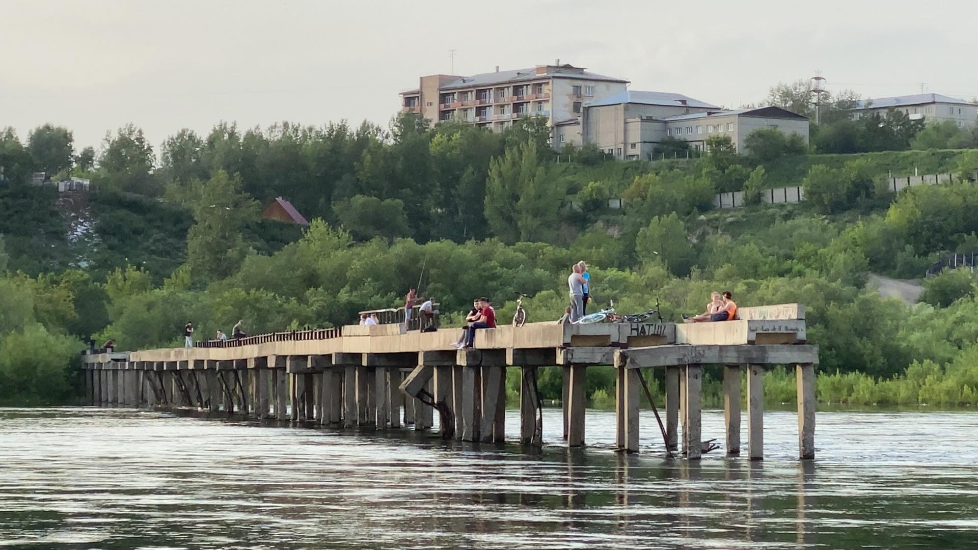 Пешеходный мост на остров Татышева Красноярск