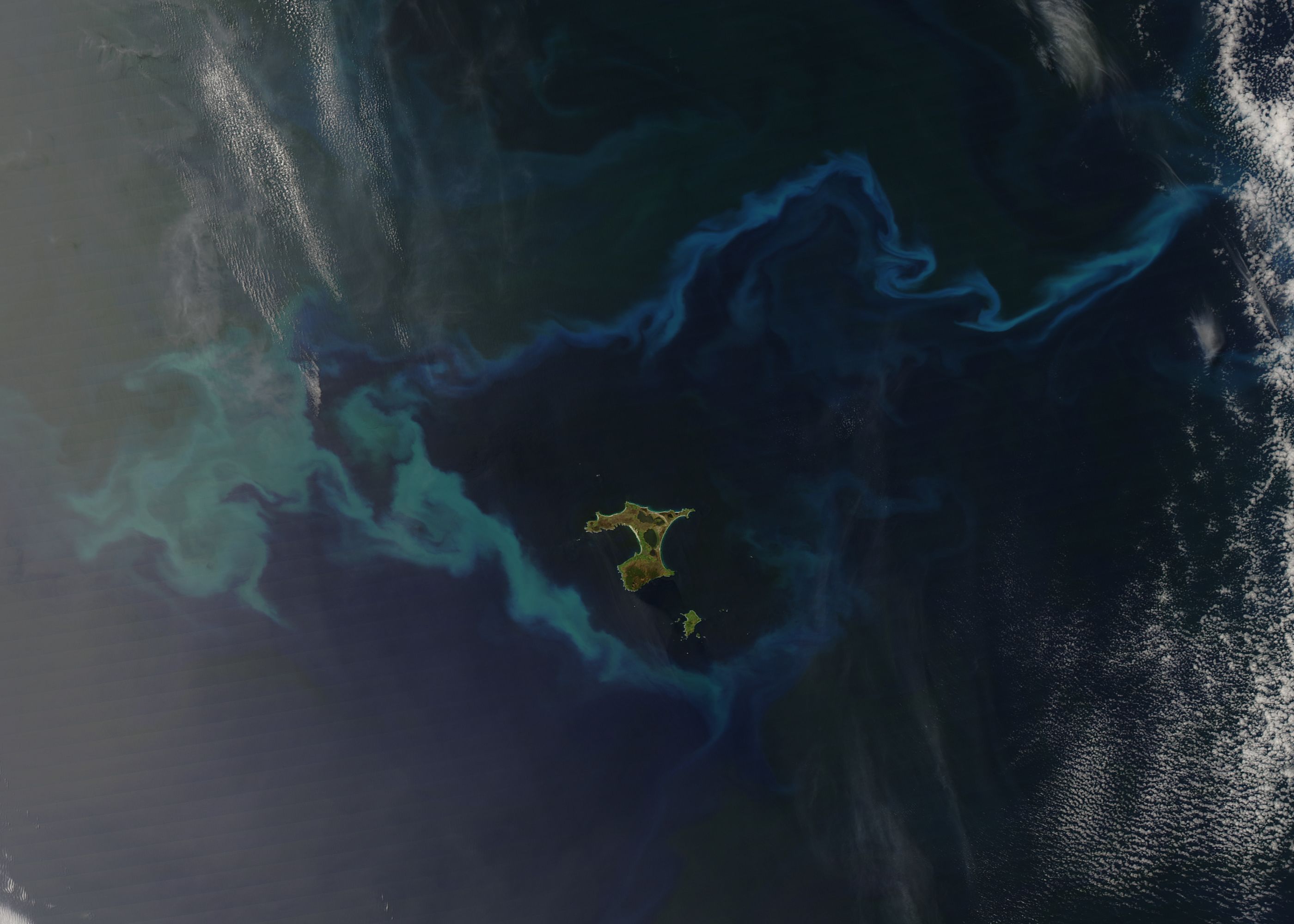 Мусорные острова из космоса в океане