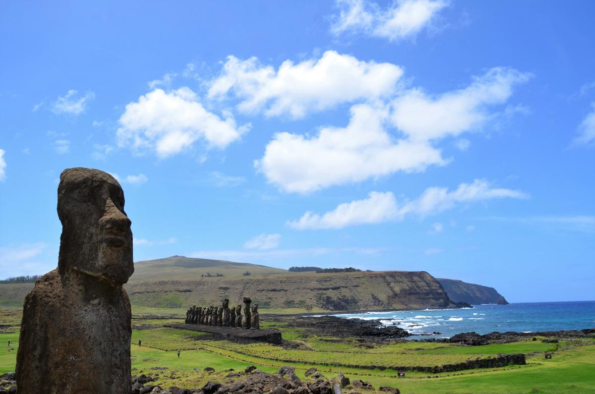 Каменные головы на острове Исландия