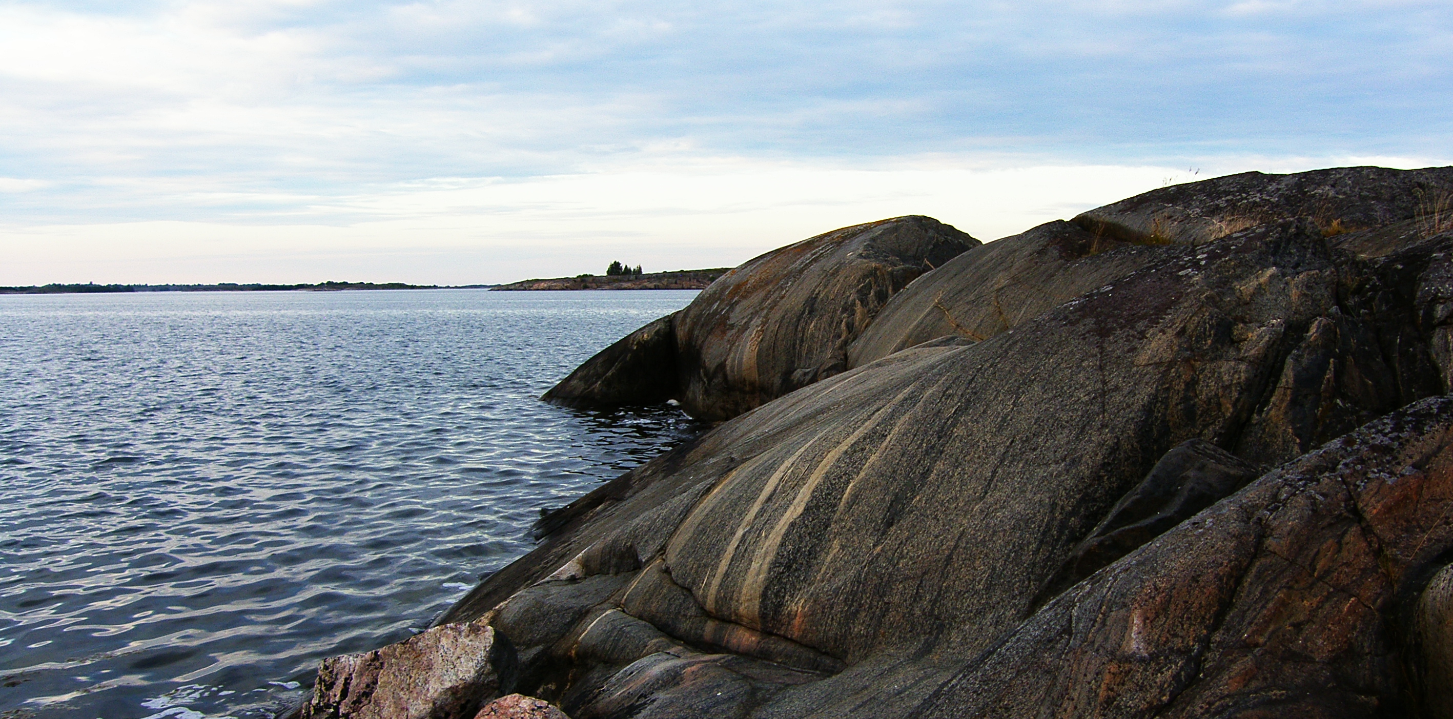 Финский остров долгий камень