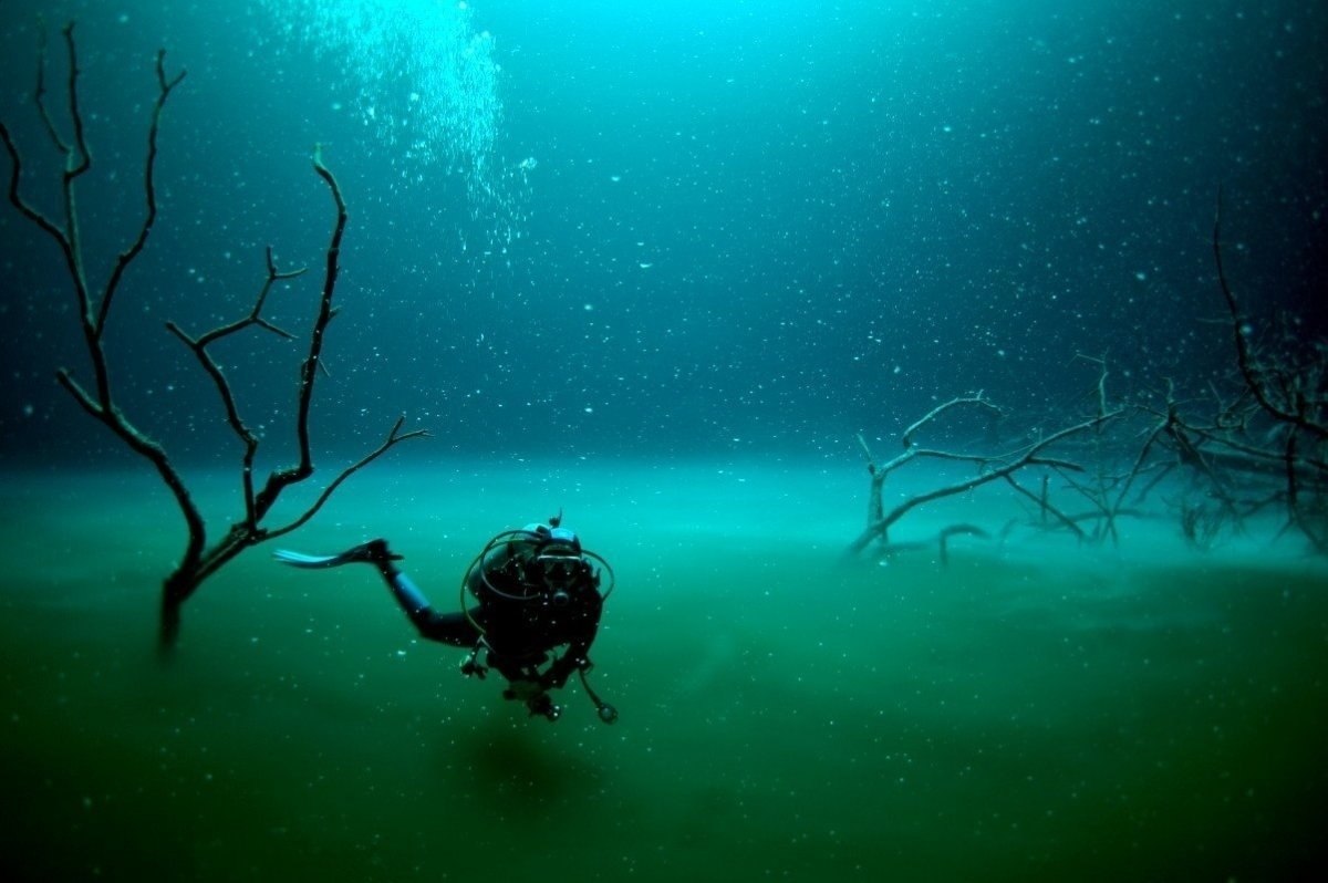 Под водой реки