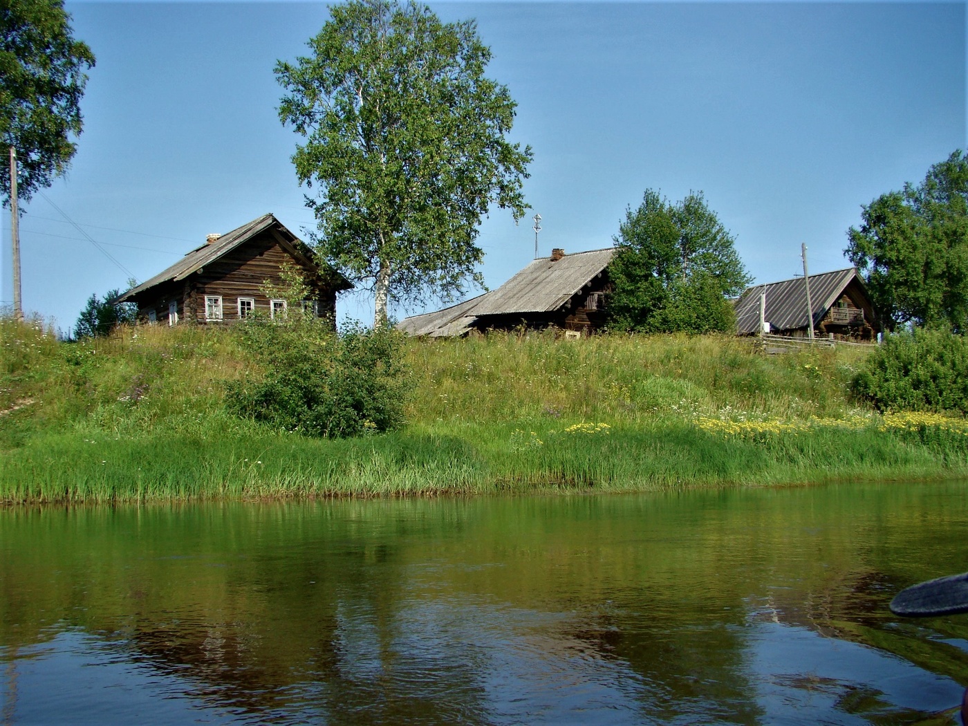 Деревня у реки