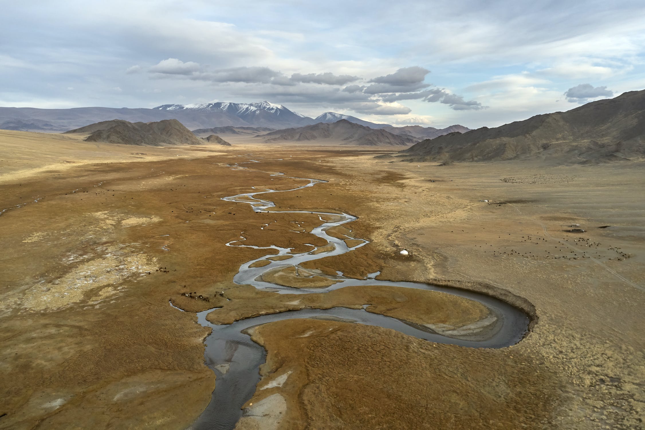 Река монголия 3. Реки Монголии. Непересыхающие реки Монголии. Река Туул Монголия.