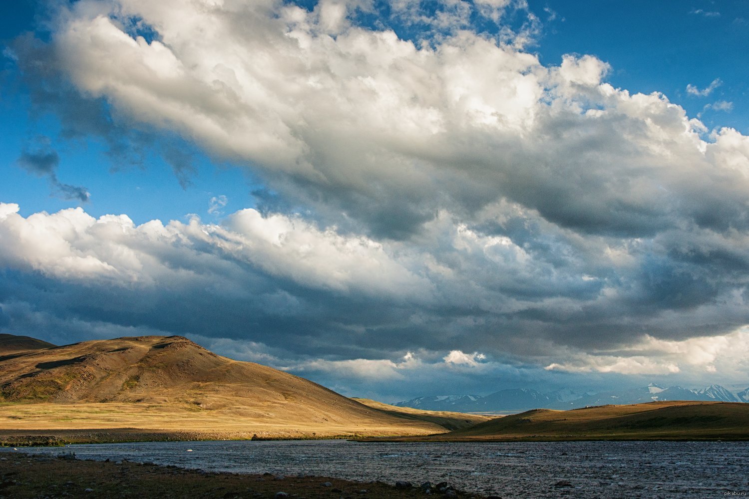 Река Ховд в Монголии