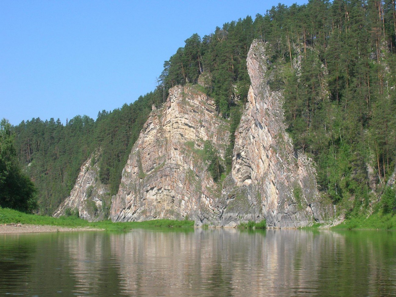 Камень Дужной на реке Чусовой