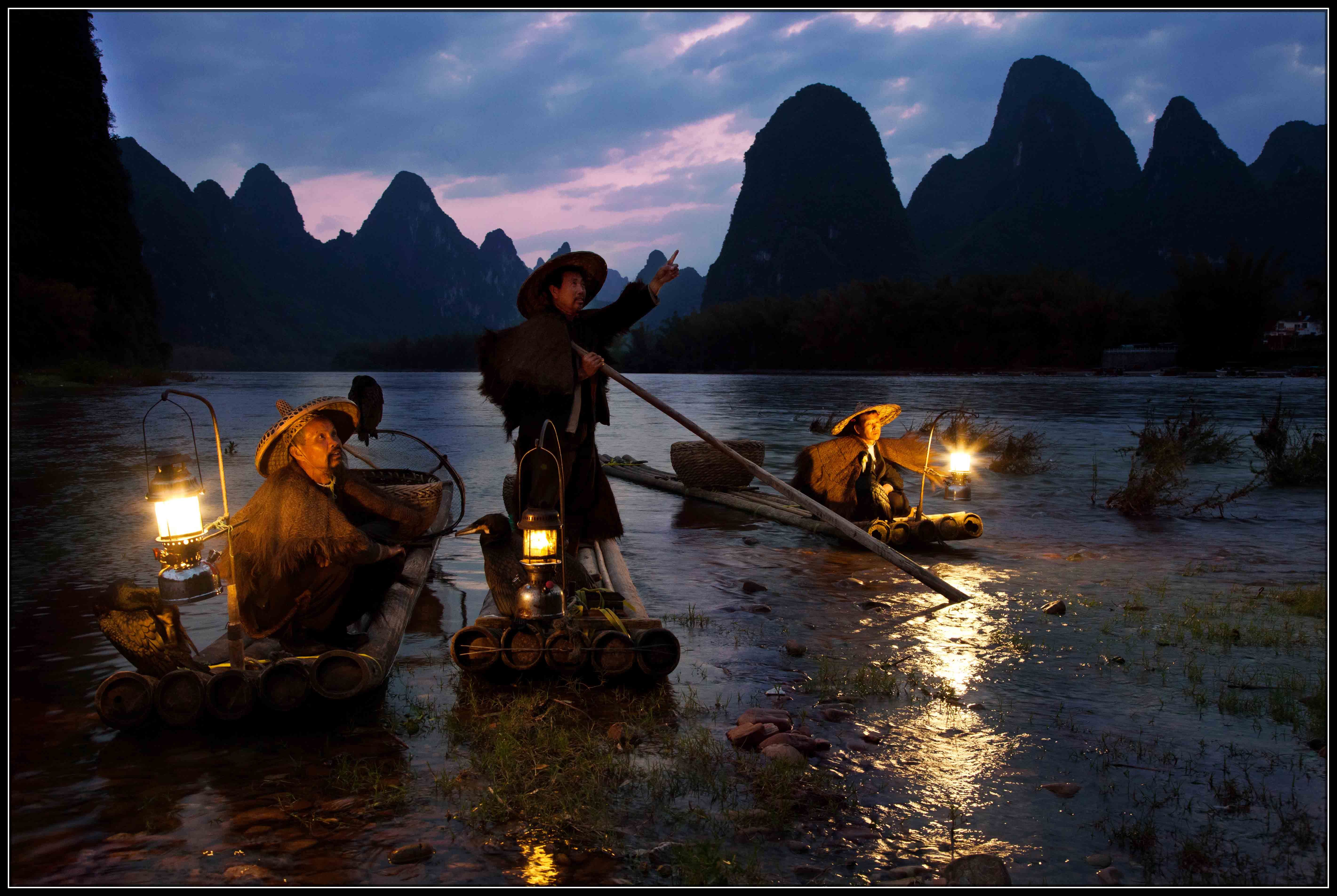 Река ли 17. Река ли Китай. Река ли Китай фото. Китаец Рыбак. Природа Китая фото.