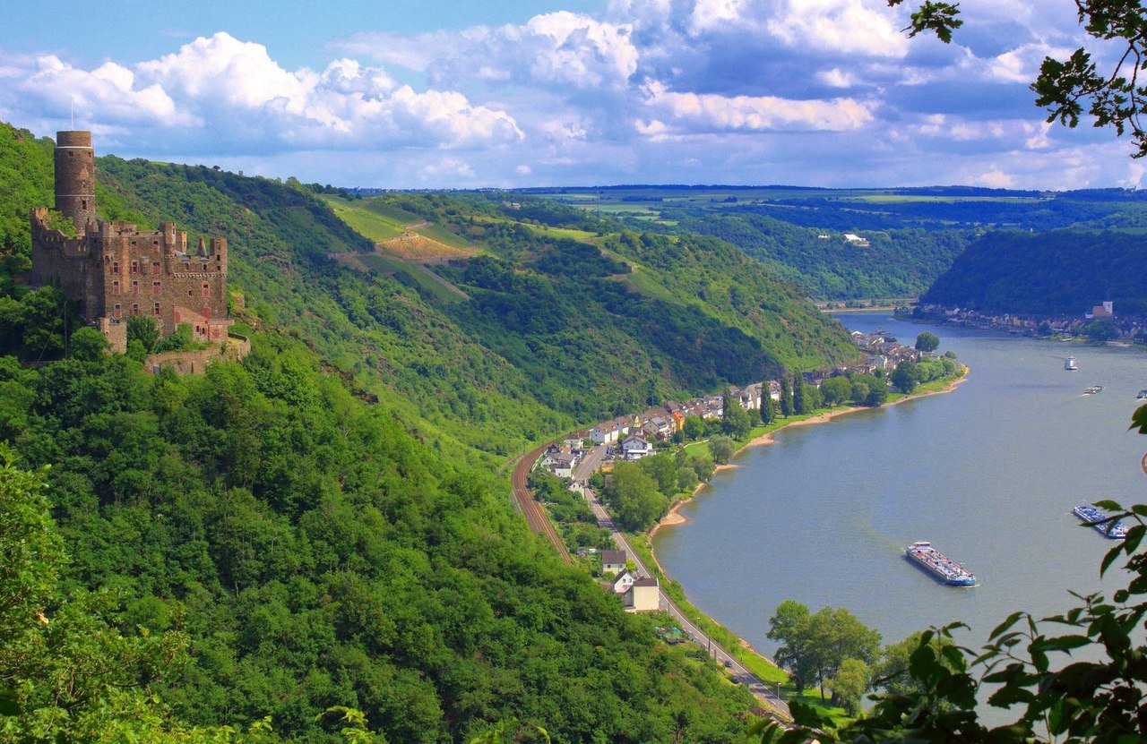 Река в германии приток мозеля. Рейнланд-Пфальц Долина Рейна. Река Рейн Рейнланд Пфальц. Германия Долина среднего Рейна замки. Рейнская Долина в Германии.