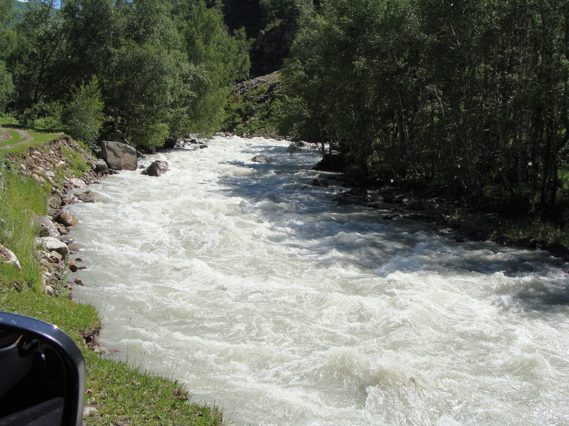 Очень сильные течения. Казанбулак (река). Река баскан. В течении реки. Сильное течение.