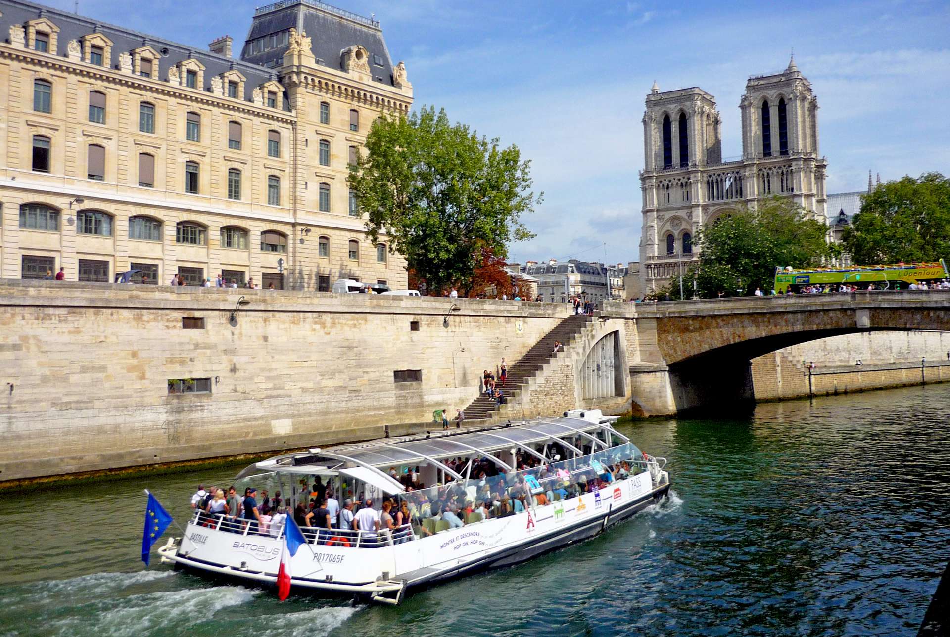 Сена банк. Река сена во Франции. Река сена в Париже. Достопримечательности Франции. Река сена. Набережная Сены в Париже.