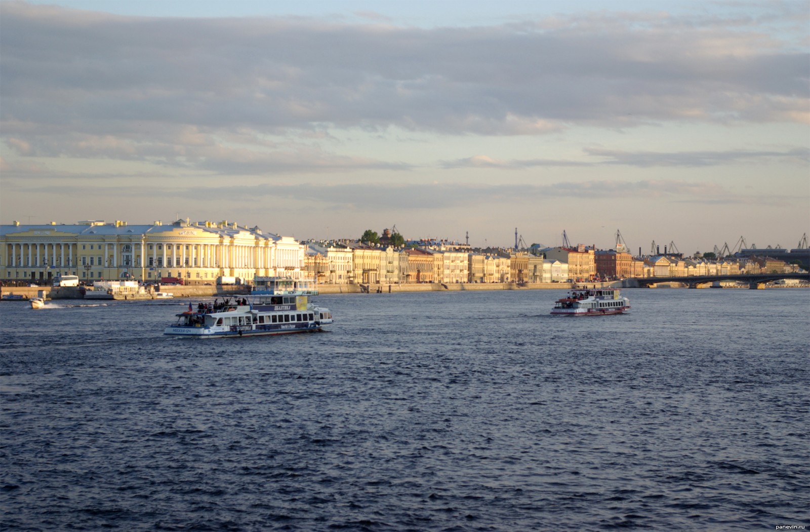 Вид на Неву Санкт-Петербург