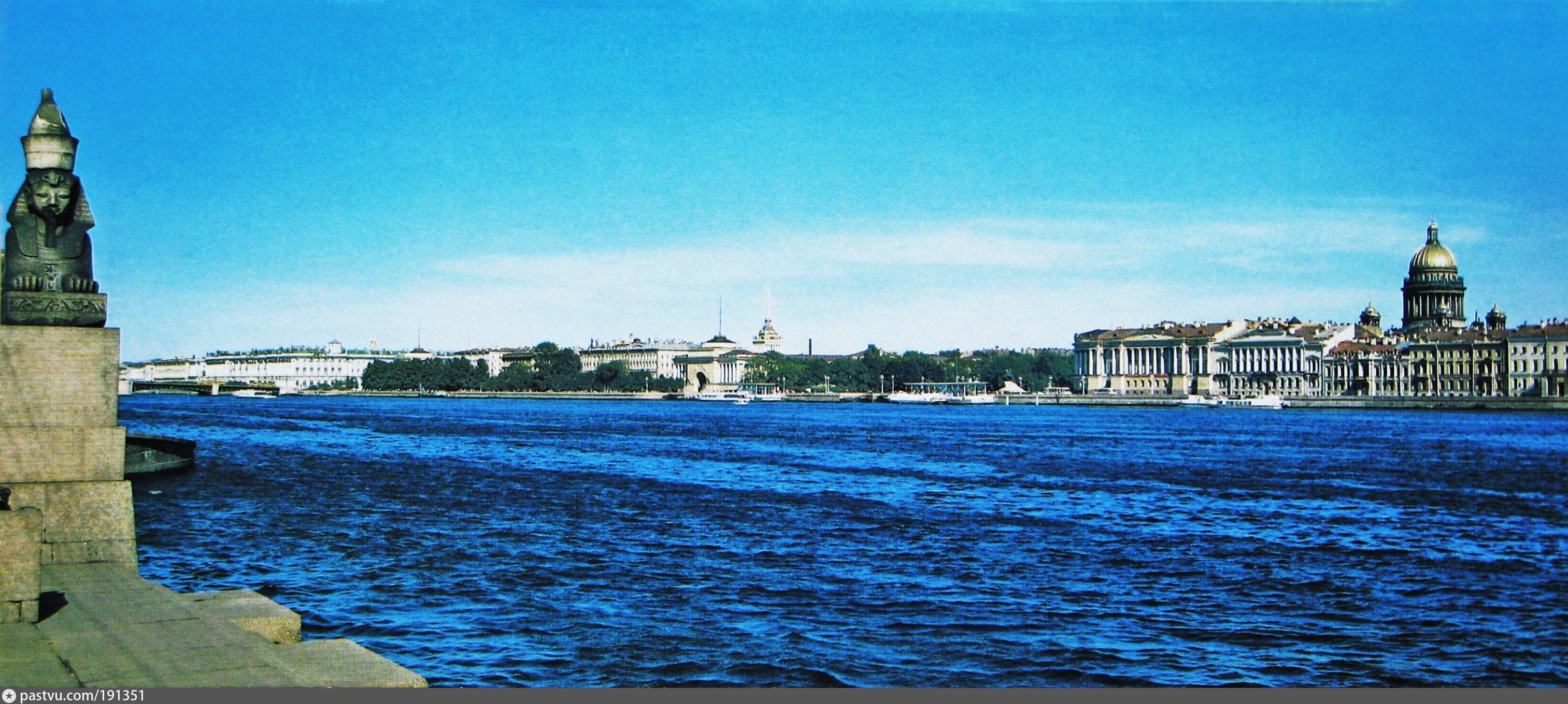 Петербург расположен на реке неве. Набережная реки Невы.