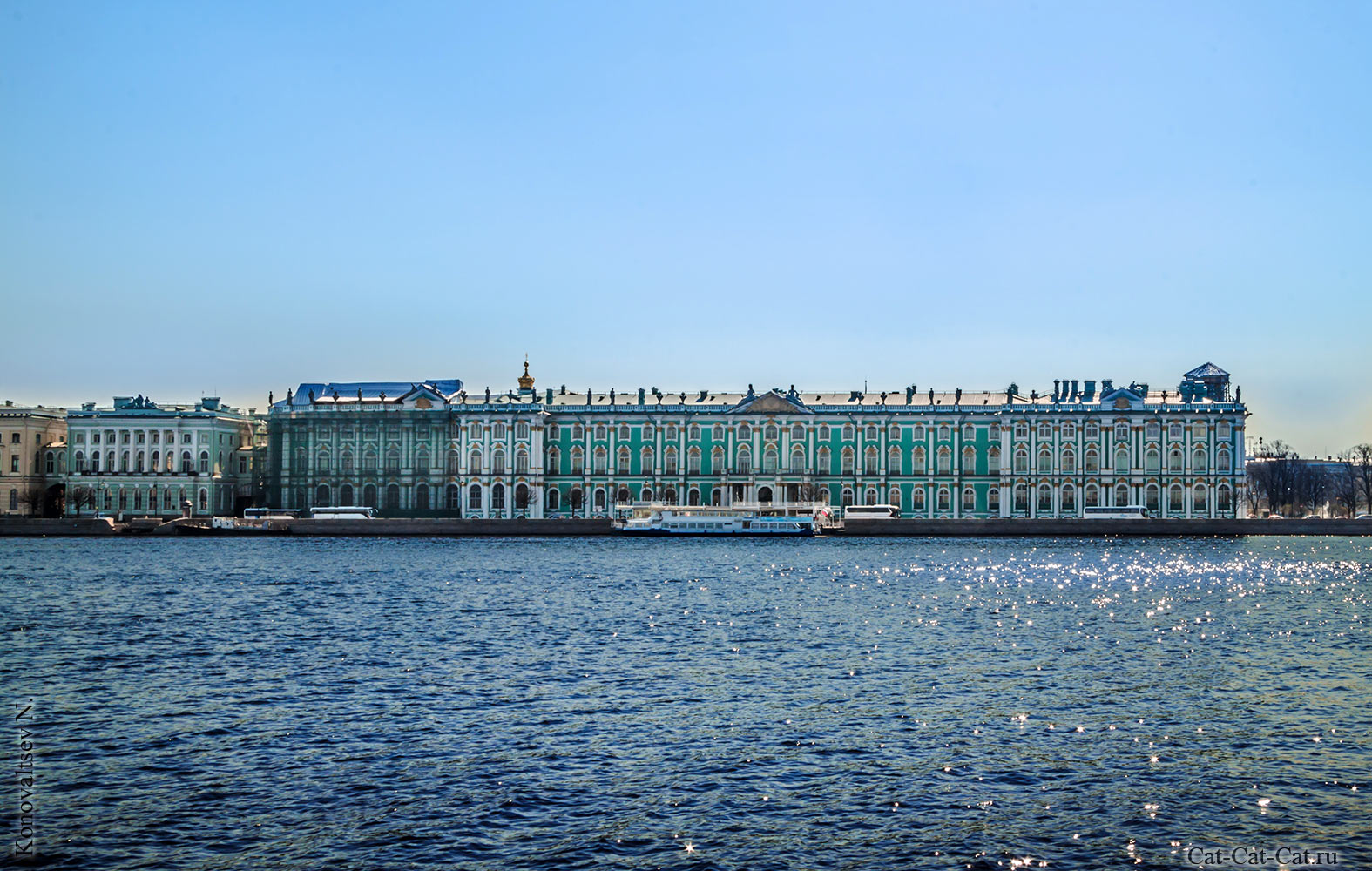 Санкт-Петербург Нева за Эрмитажем