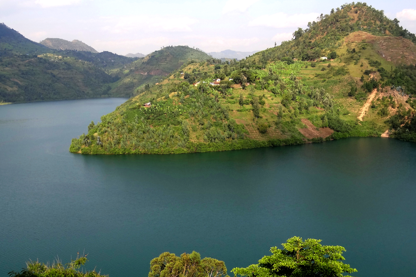 Озеро Киву Руанда. Озеро Киву Конго. Озеро Киву в Африке. Озеро Киву ДРК. Восточно африканские озера