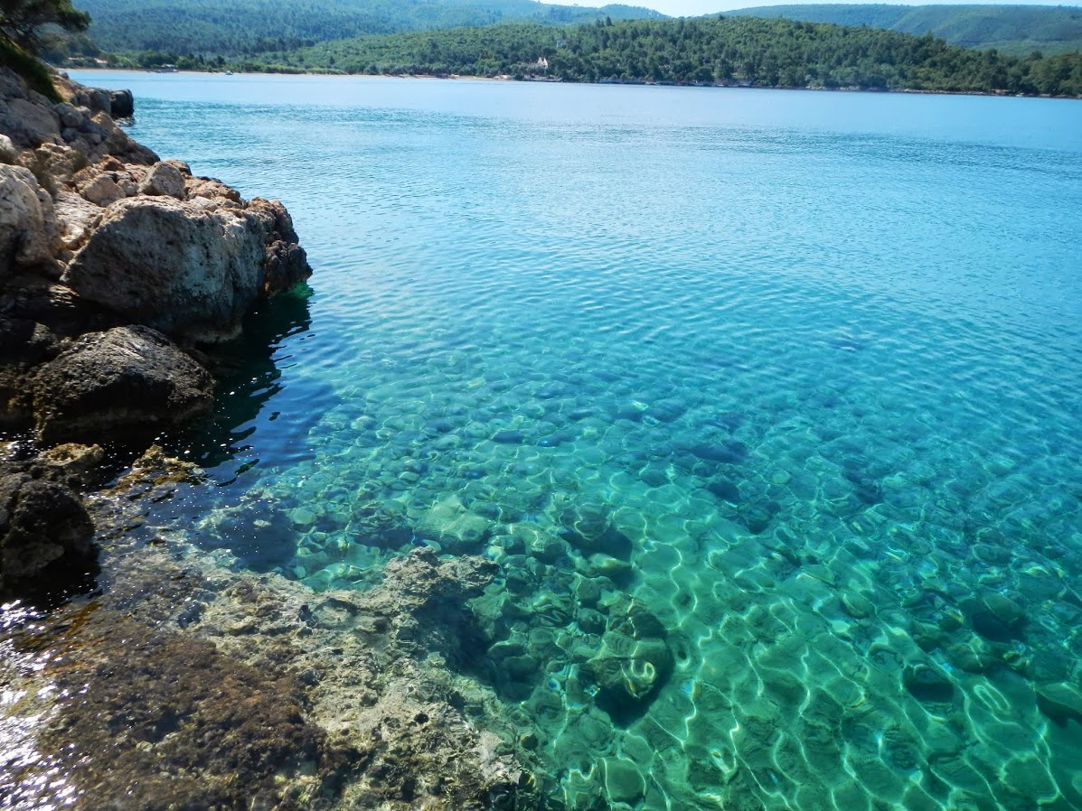Вода на голубых озерах. Голубое озеро Евпатория. Адриатическое море реки. Голубое озеро Лазаревское. Лазурное озеро в Крыму.