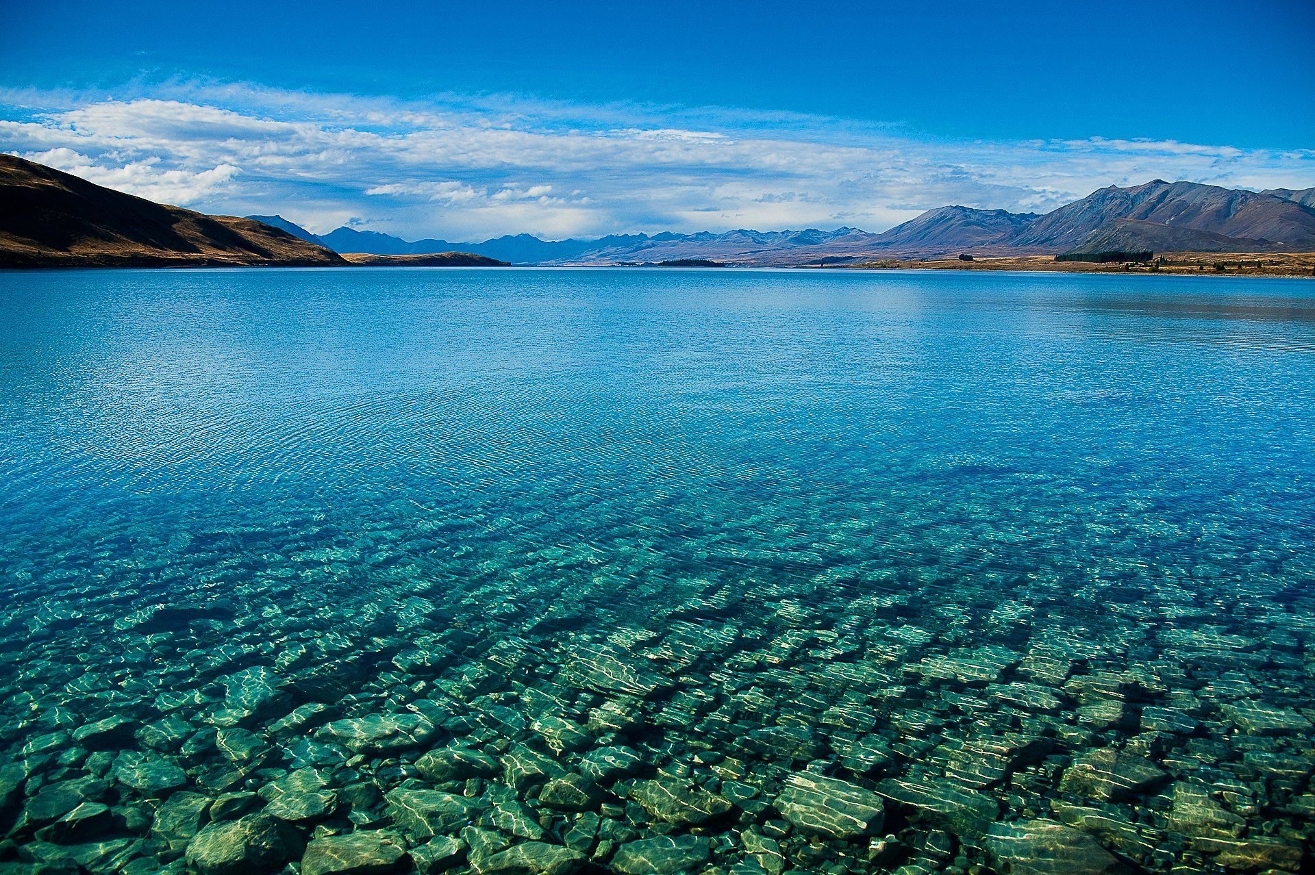 Озера планеты. Голубое озеро новая Зеландия. Озеро в новой Зеландии прозрачное. Архипелаг новая Зеландия. Вода Новозеландия.