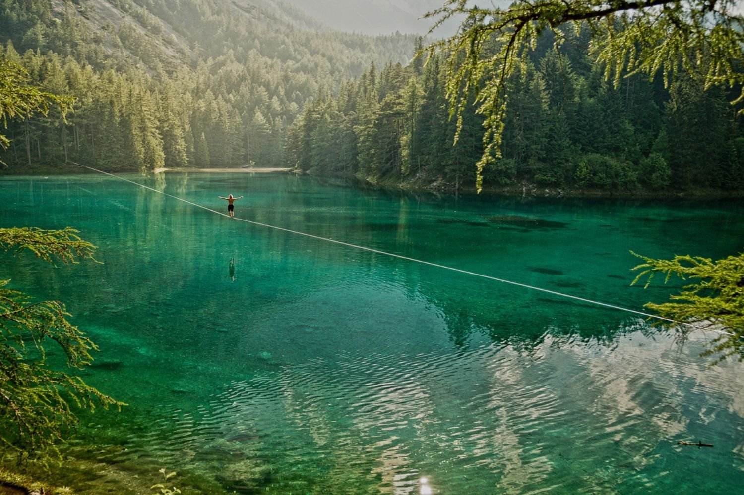 Зеленое озеро Лечхуми форель