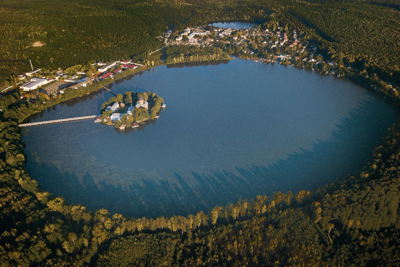 Черное озеро островной монастырь
