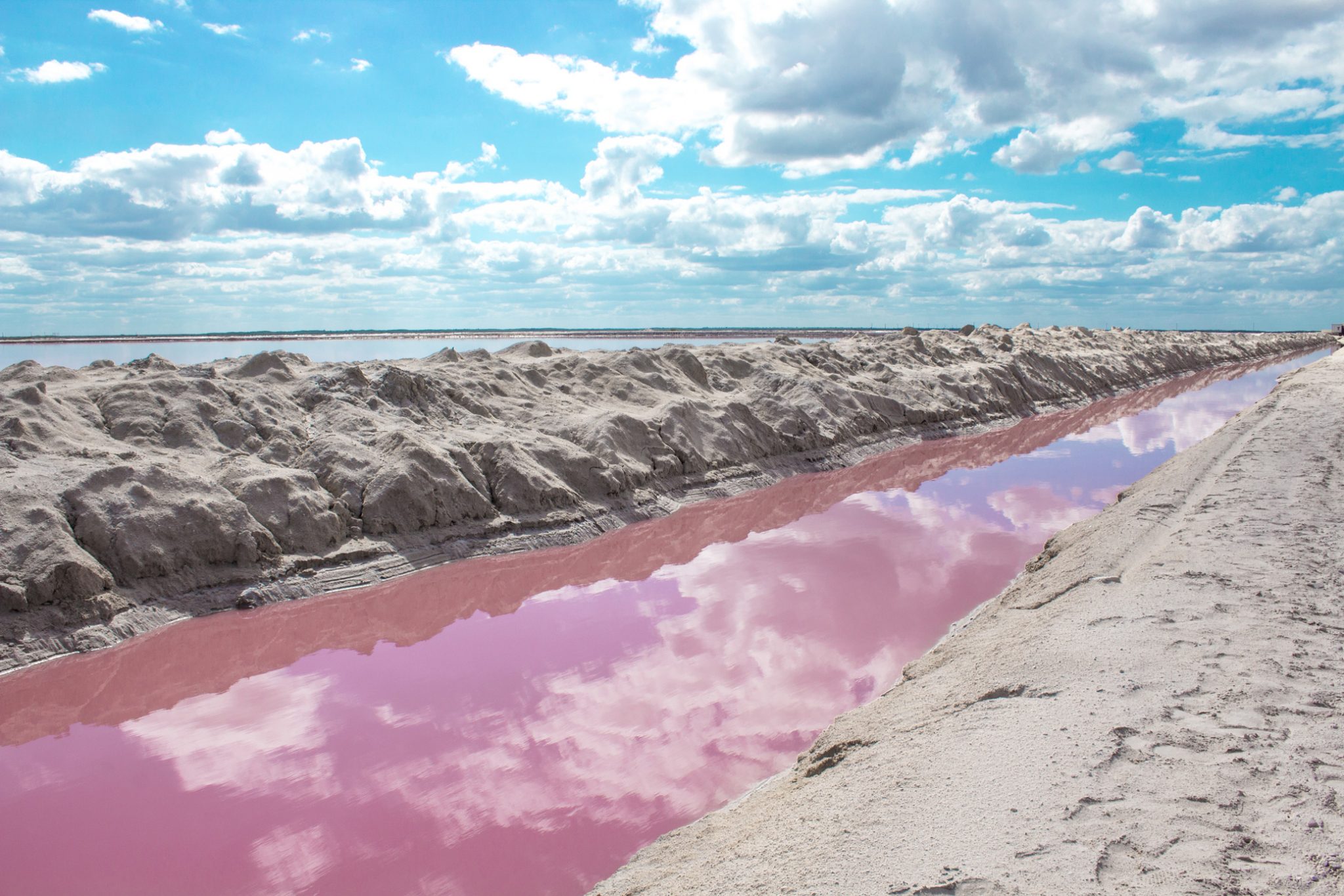 Торревьеха розовое озеро