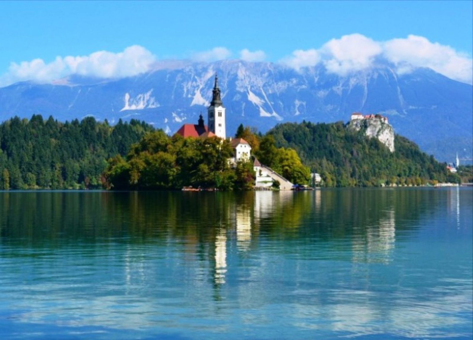 Какие озера находятся в европе. Озеро Блед. Бледское озеро Словения. Озеро Блед Австрия. Блед, Словения горы.