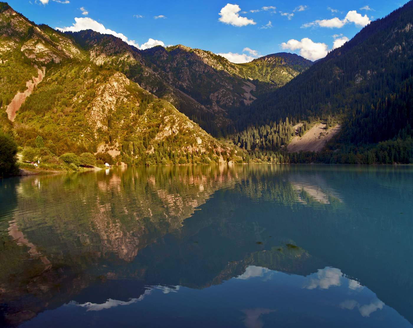 Голубое озеро Иссык
