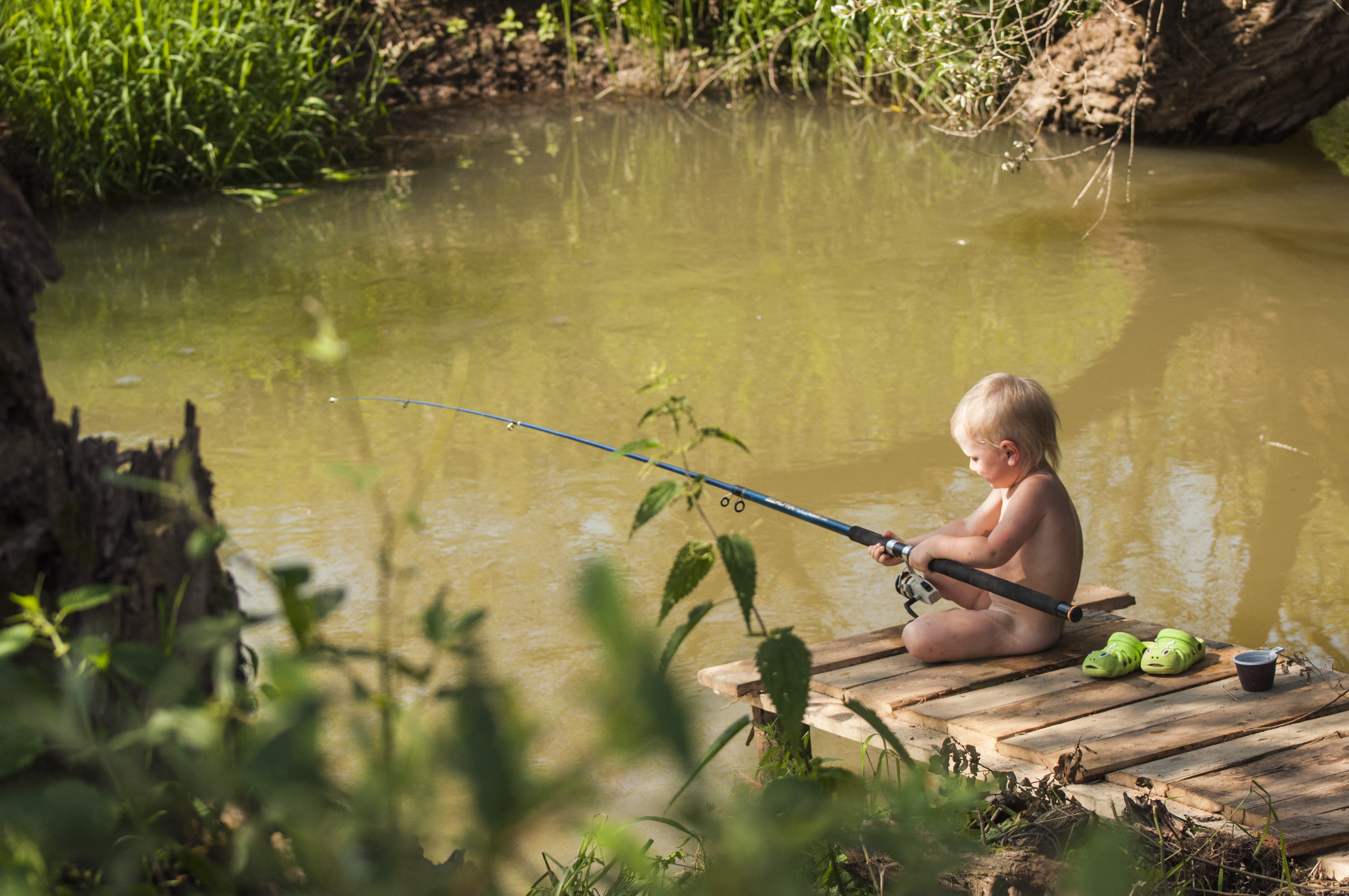 Ребенок на реке