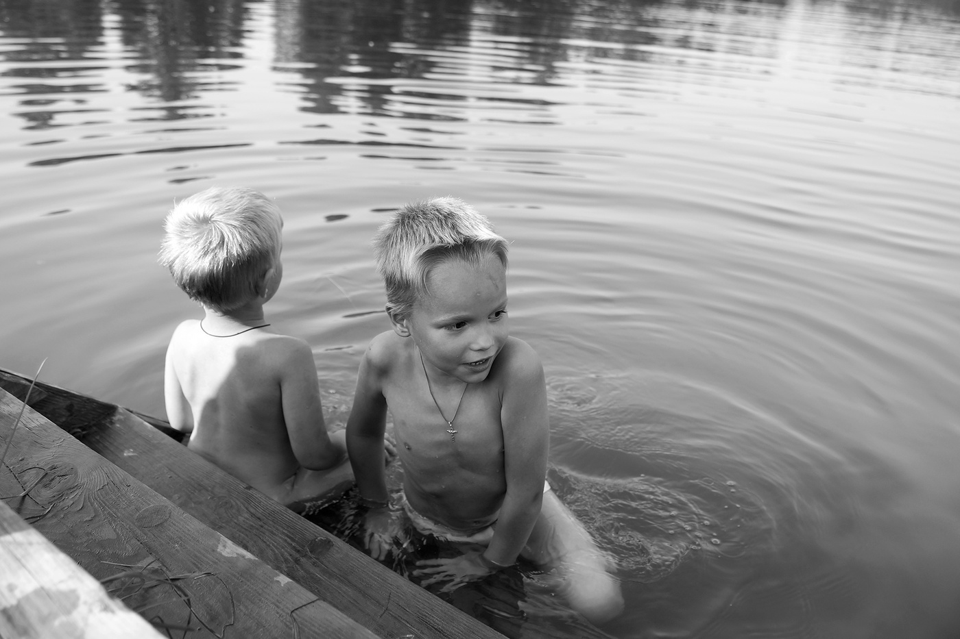 Мальчики на озере