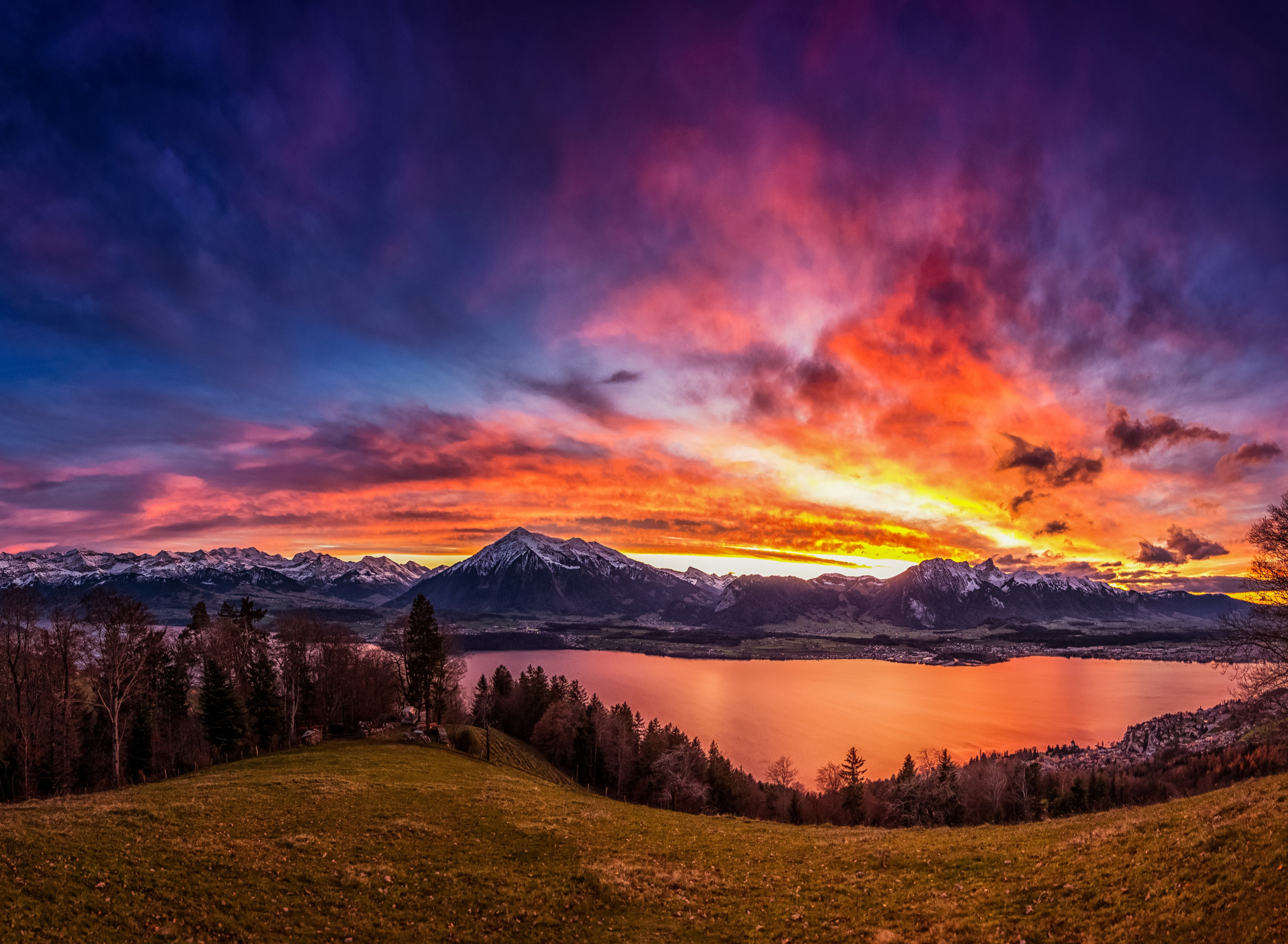 Рассвет в горах Швейцарии