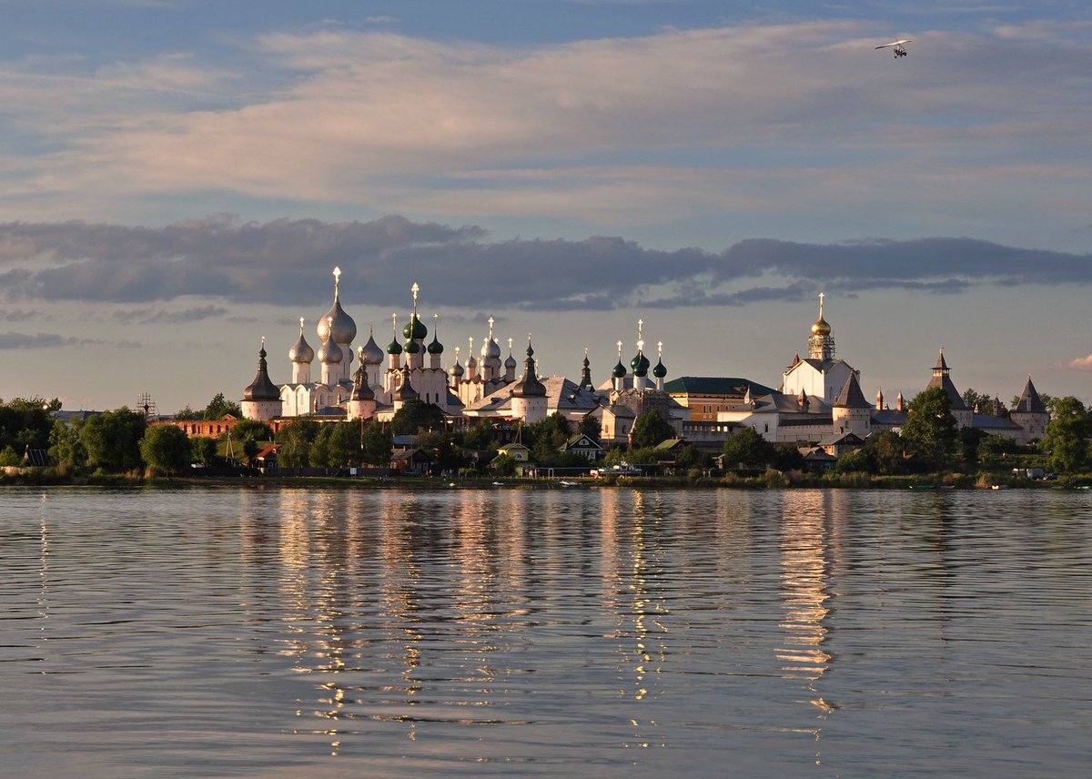 Ростов Великий Кремль на озере Неро