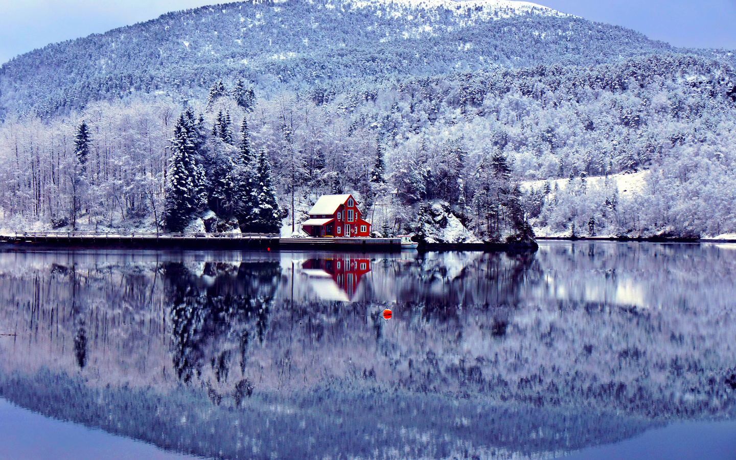 Норвегия дом у озера