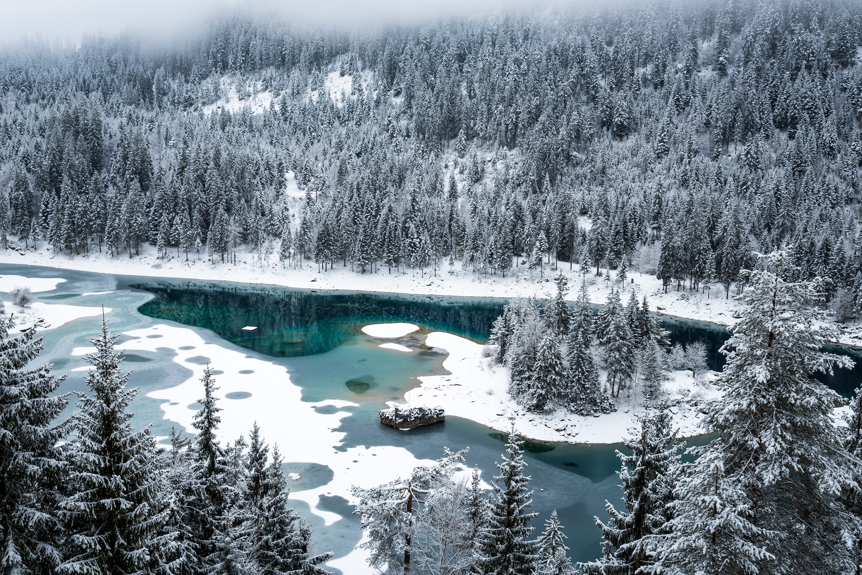 Озеро Блау Швейцария зима