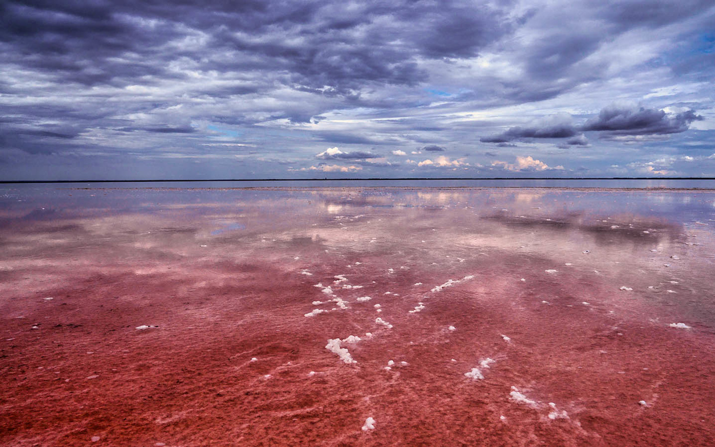Розовое озеро в Крыму Саки