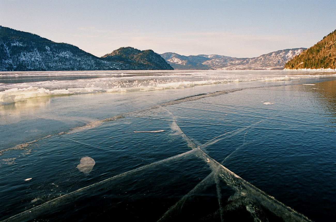 Замерзшее Телецкое озеро