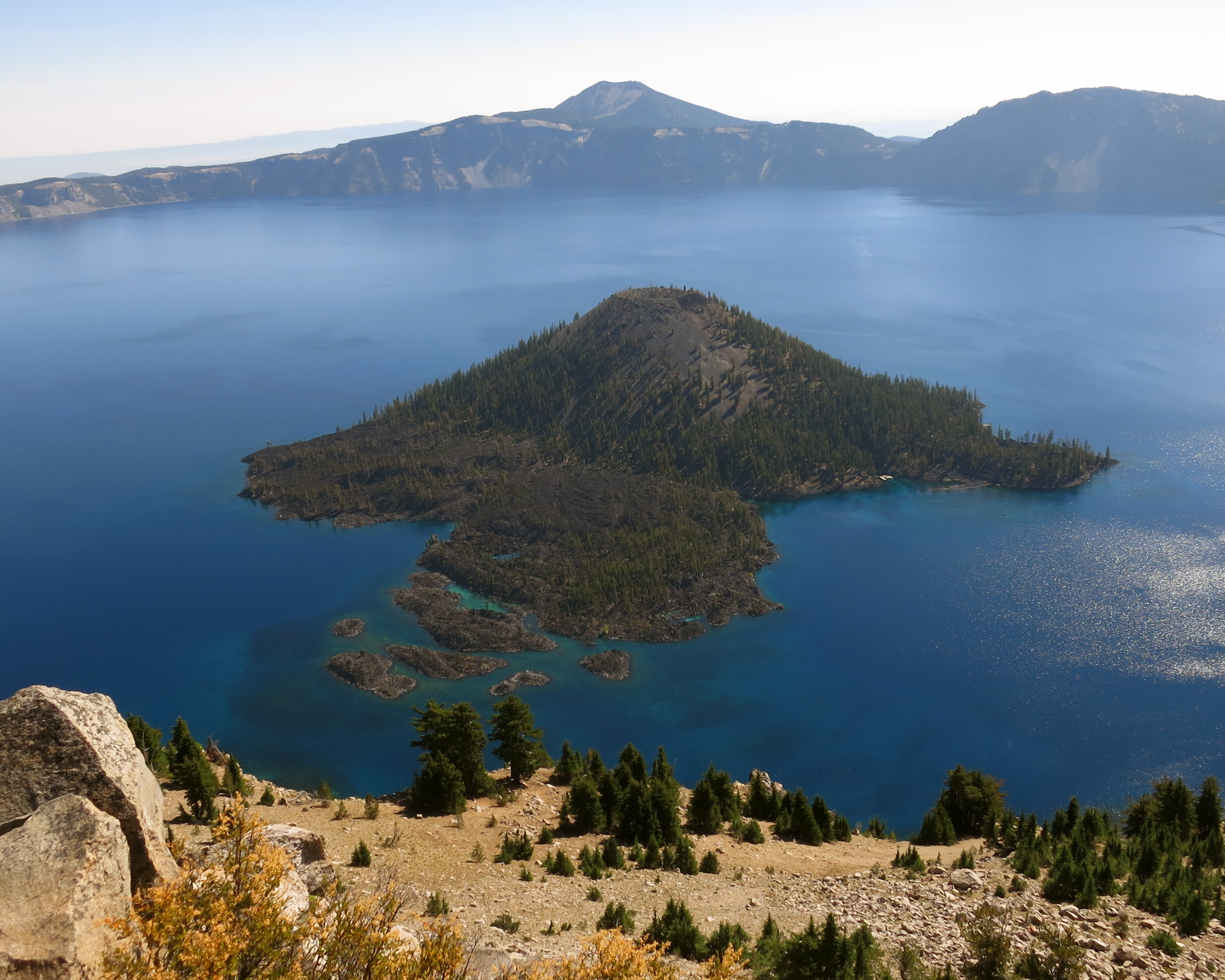 Самое маленькое озеро в америке. Кратерное озеро в Орегоне. Озеро Крейтер, штат Орегон. Национальный парк озеро Крейте. Кратерное озеро, Орегон, США.