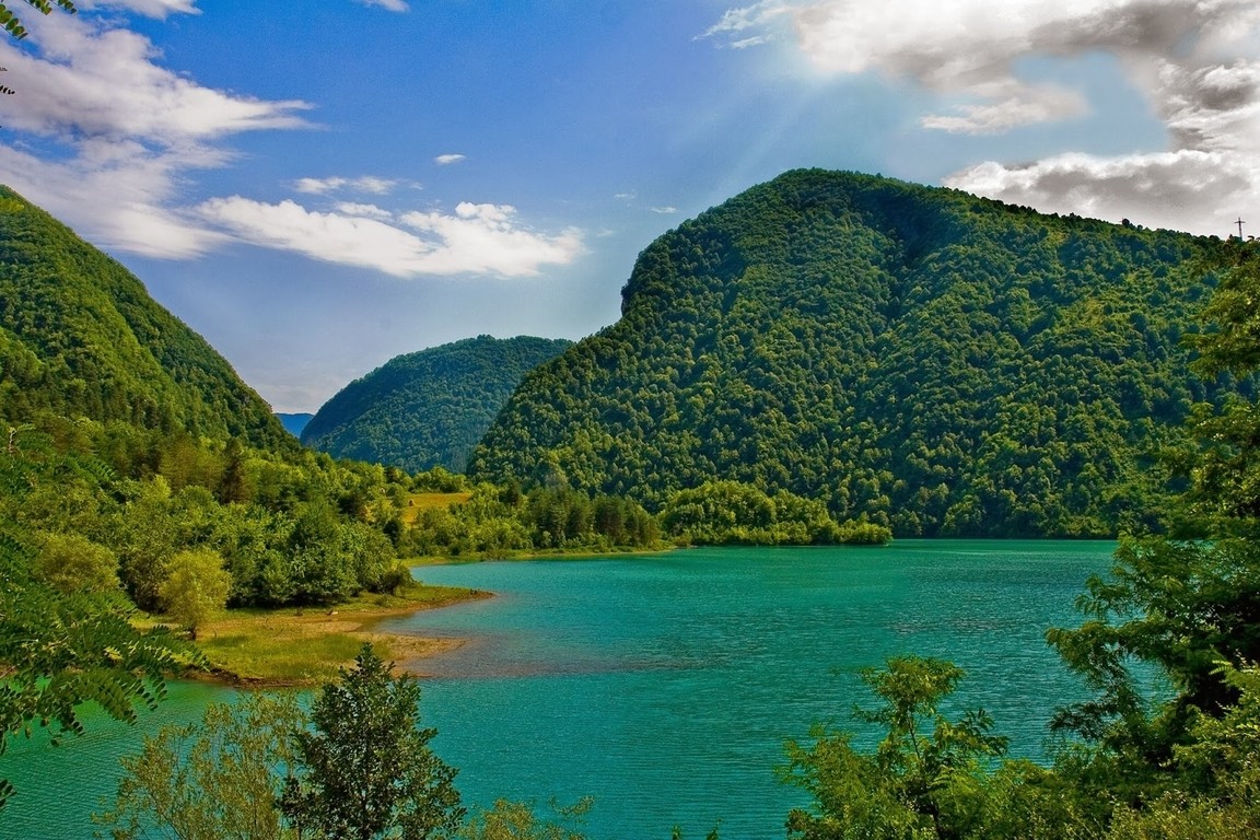 Грузия Лечхуми озеро Шаори