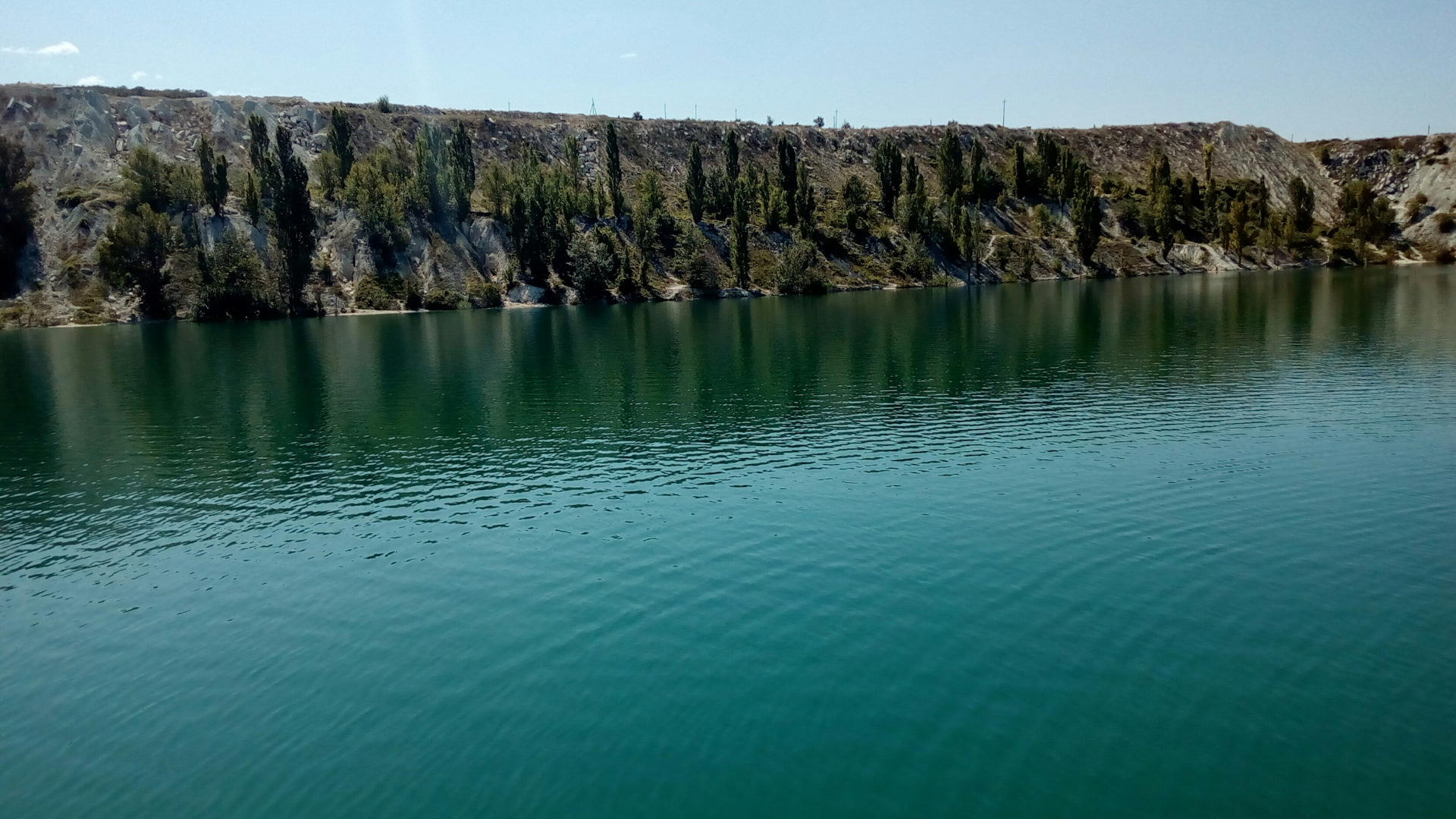 скалистое озеро крым