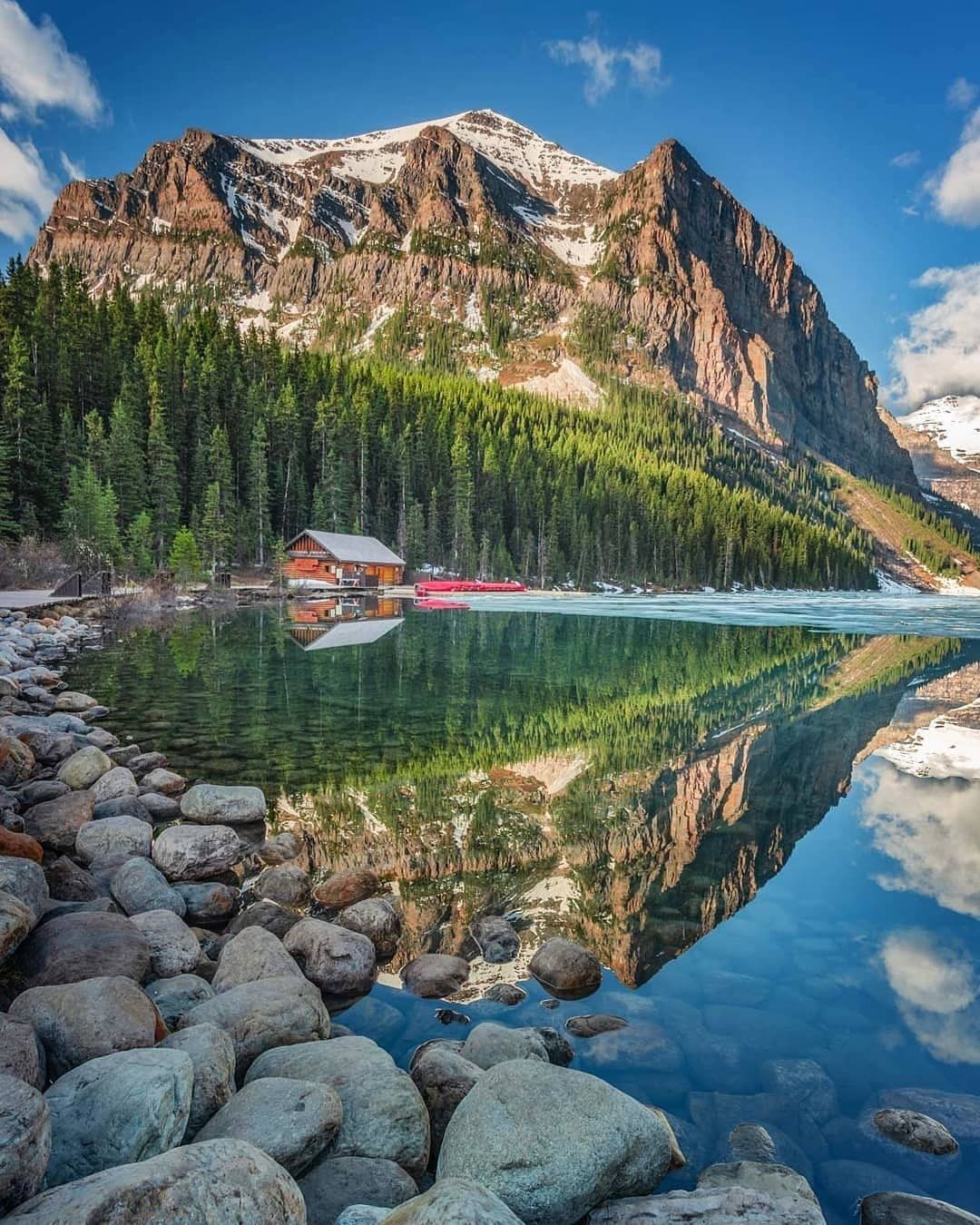озеро луиз в канаде