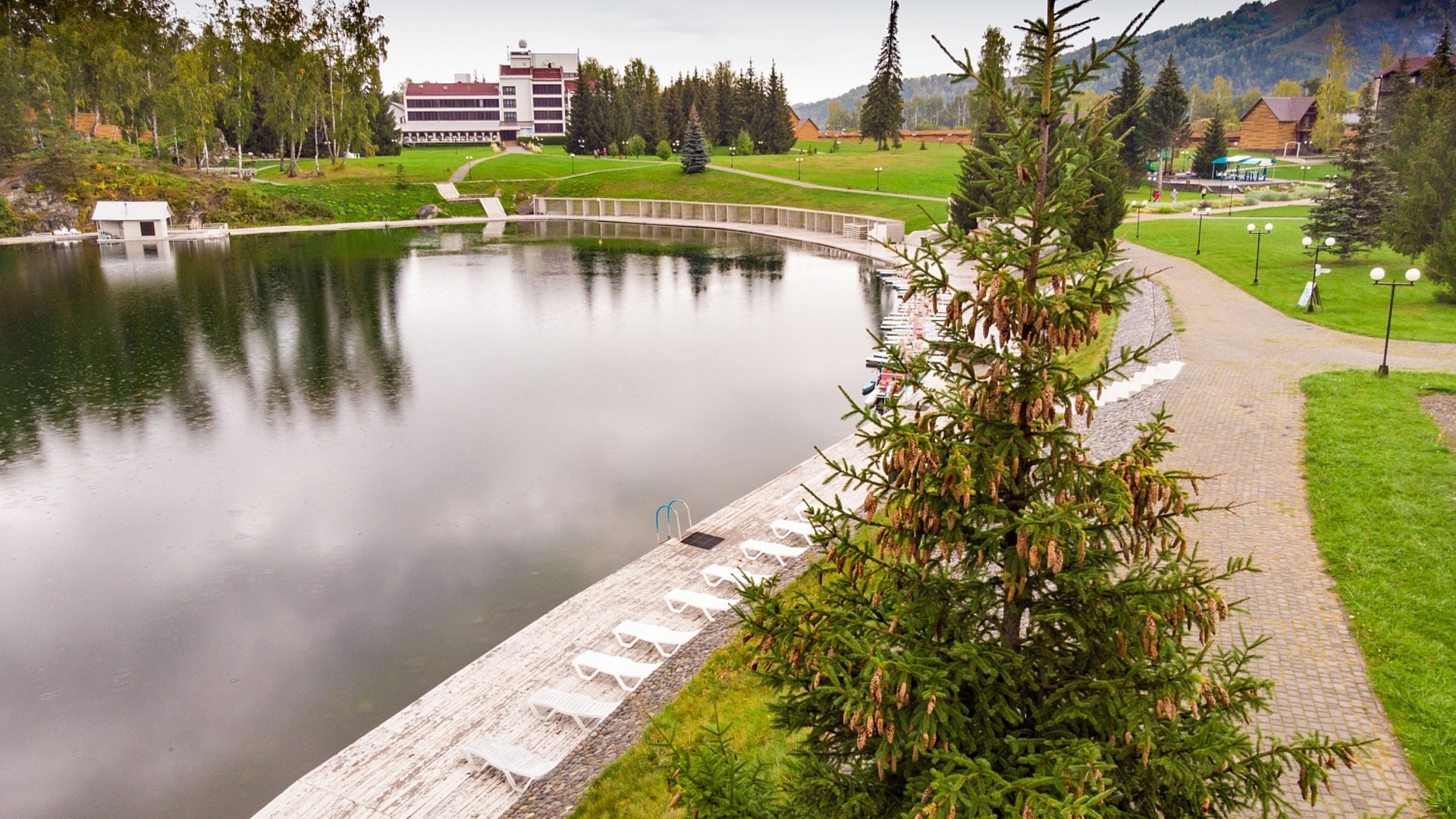 Алтай озеро отель. Парк отель ая горный Алтай. Парк-отель ая, посёлок Катунь. Гостиницы на озере ая горный Алтай. Парк отель озеро ая горный Алтай.