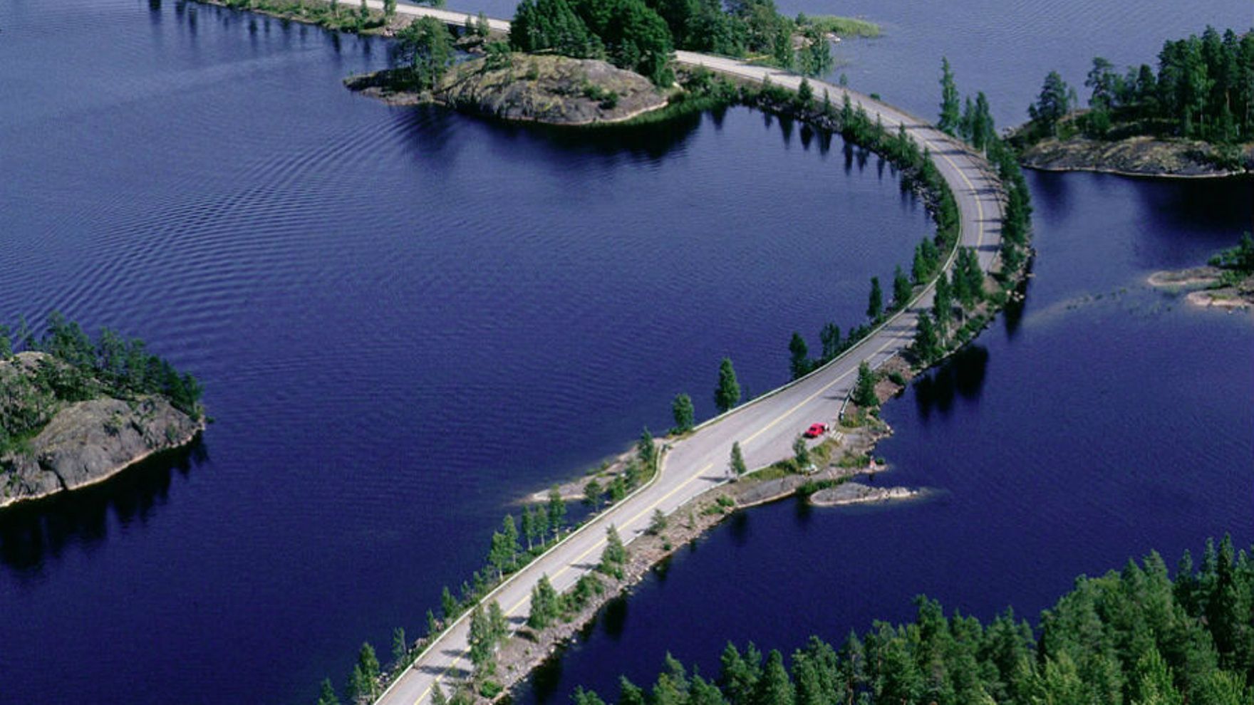 Тысяча озер где. Озеро Сайма Финляндия. Озеро Суоми Финляндия. Озеро Сайма Финляндия фото. Озерное плато Финляндии.