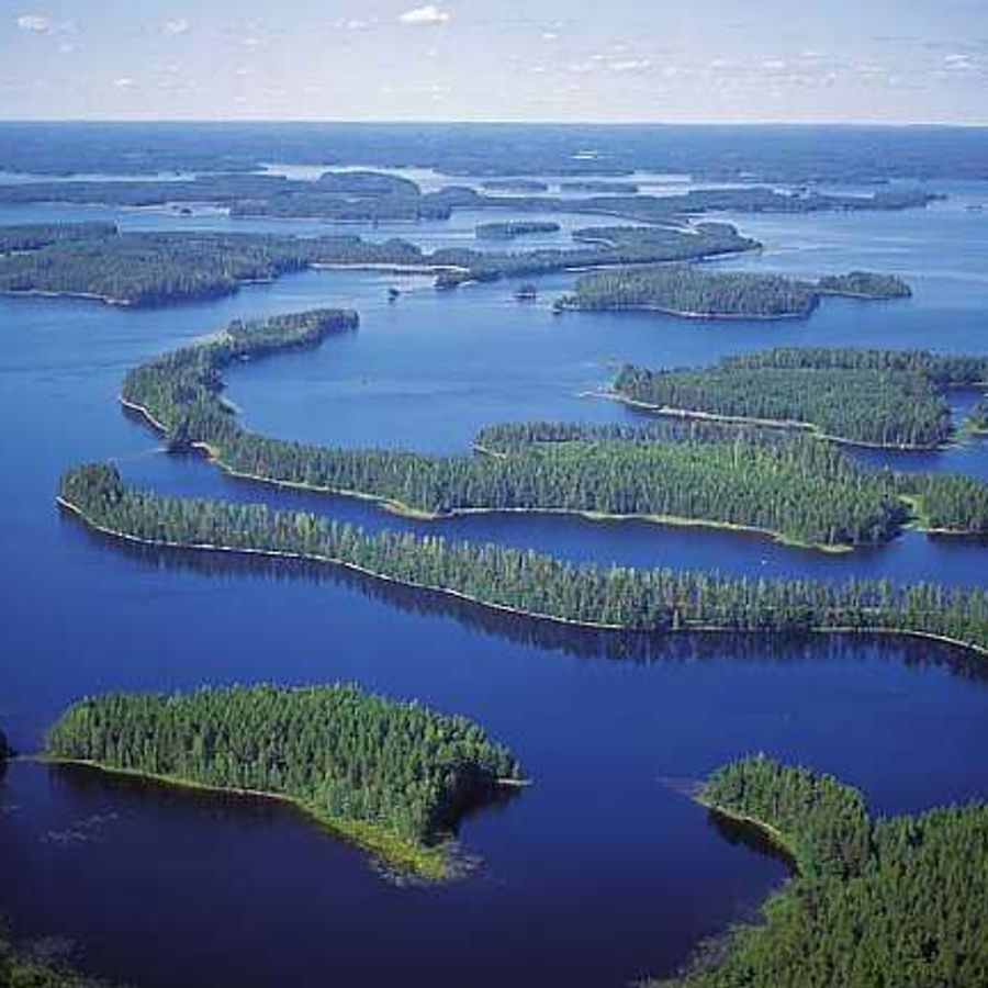 Какую страну называют страной тысячи озер. Озеро Сайма Финляндия. Финляндия 1000 озер. Озеро Суоми Финляндия. Гряда Пункахарью Финляндия.