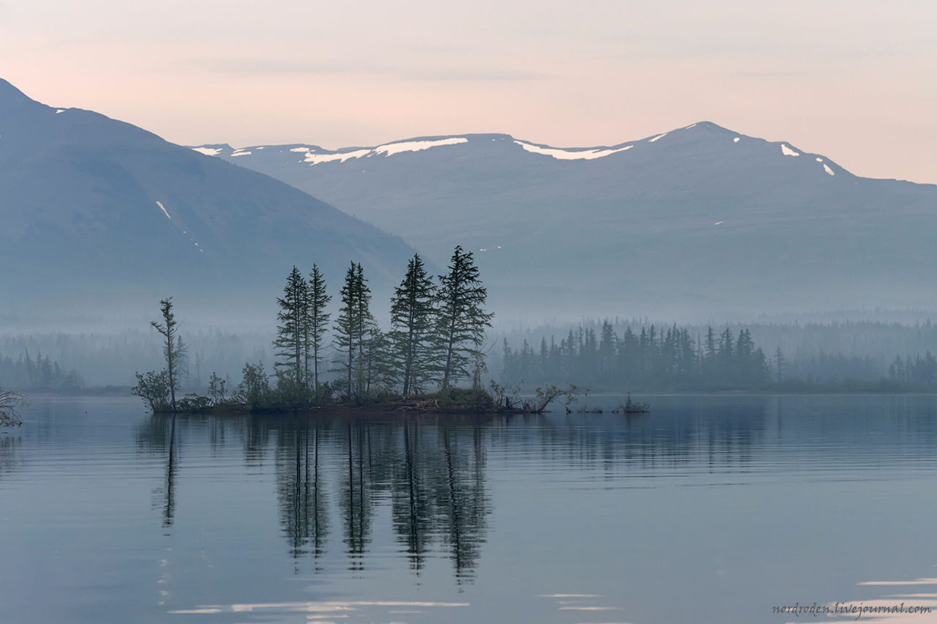 Озеро лама Норильск фото